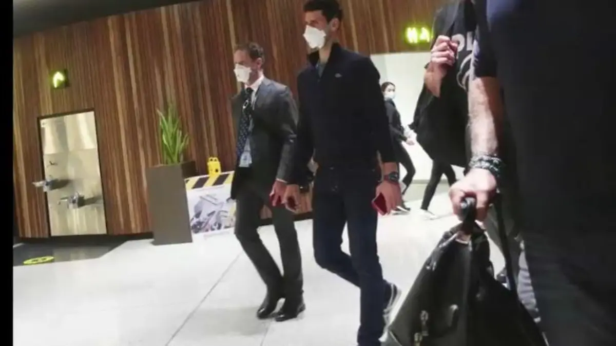 Djokovic auf dem Weg zum Flieger