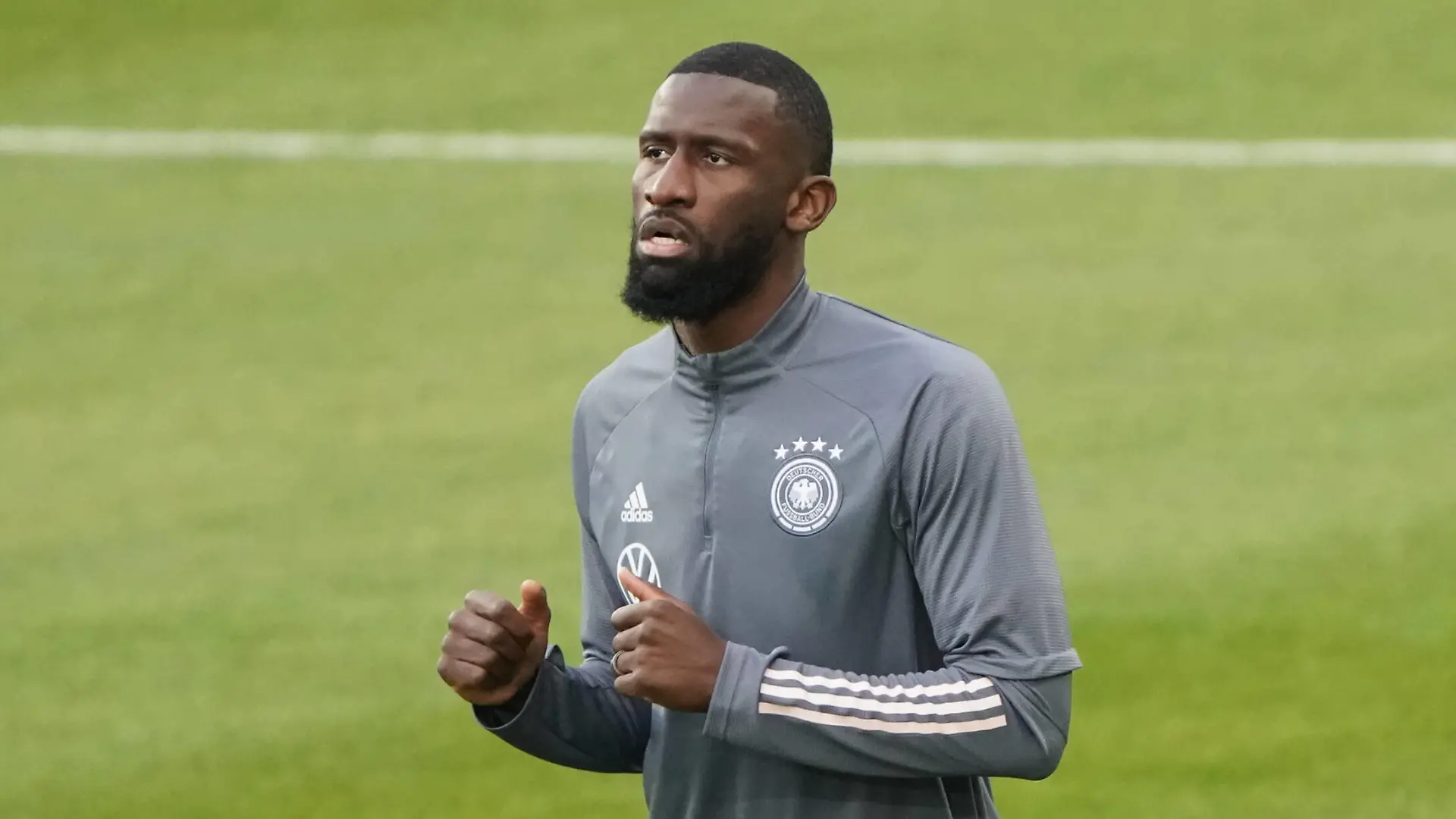 Antonio Rüdiger Deutschland Germany - 24.03.2021: Abschlusstraining der Deutschen Nationalmannschaft vor dem WM-Qualifikationsspiel gegen Island, Schauinsland Arena Duisburg *** Antonio Rüdiger Germany Germany 24 03 2021 Final training of the German national team before the World Cup qualifying match against Iceland, Schauinsland Arena Duisburg