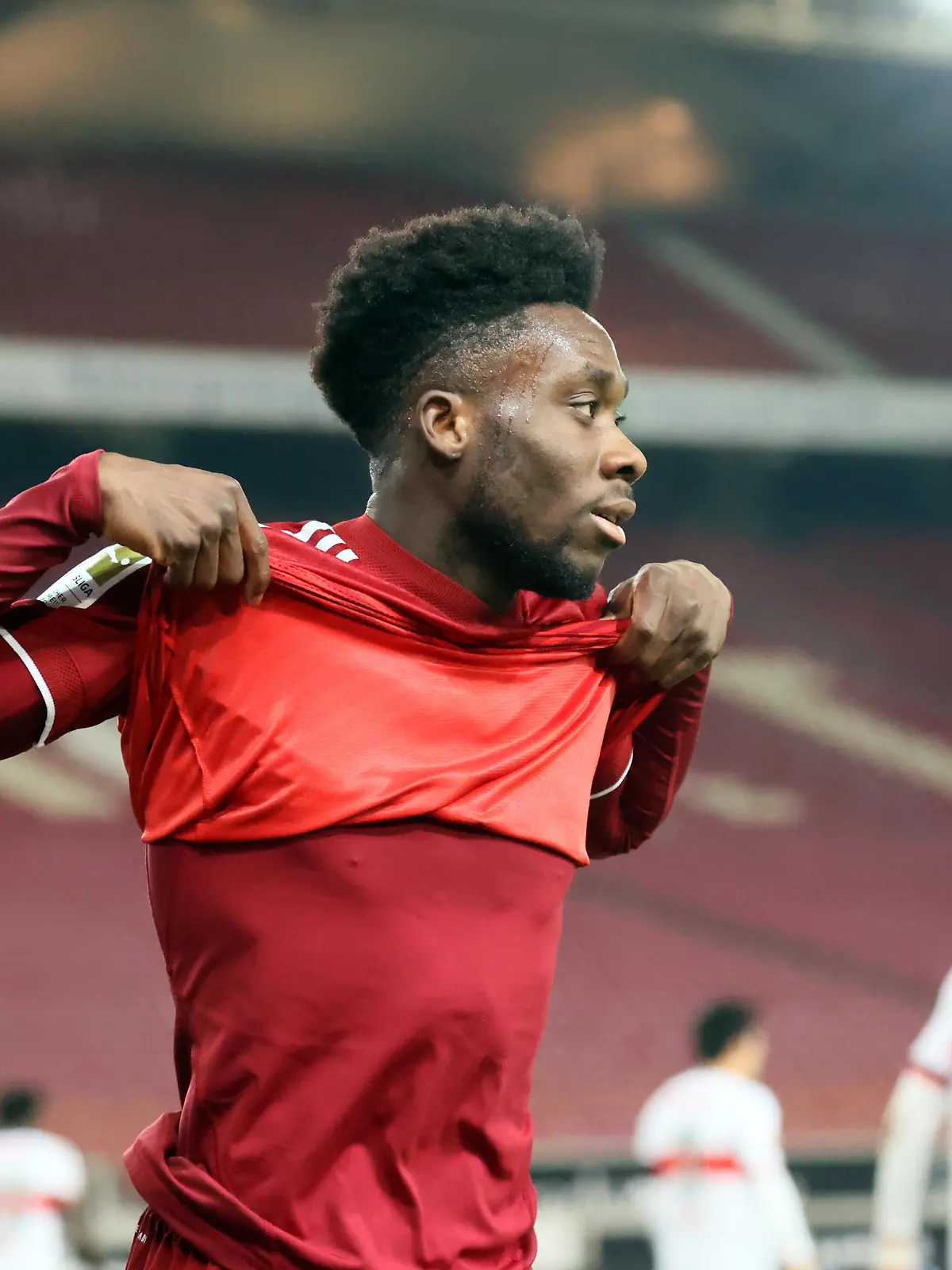 Deutschland, Stuttgart, 14.12.2021, Fussball, Bundesliga, VfB Stuttgart - FC Bayern München: Alphonso Davies (FC Bayern München). Foto: Robin Rudel