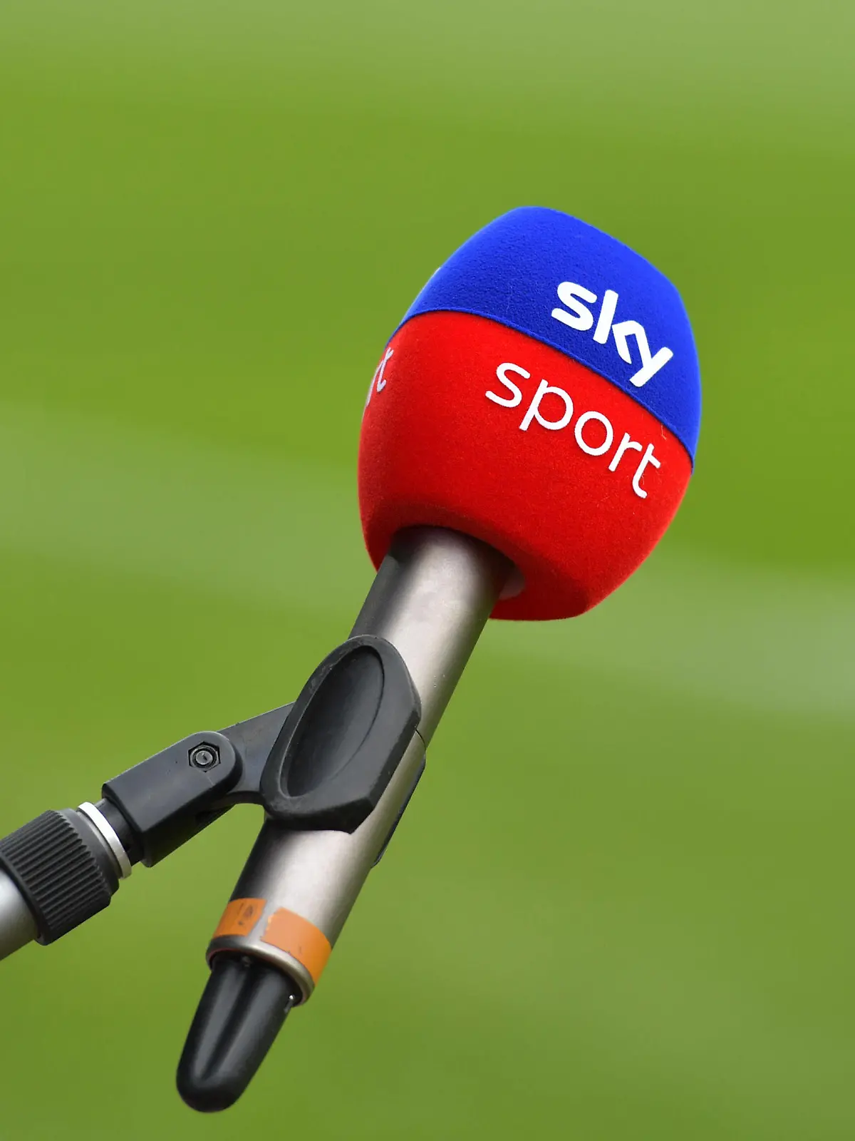 20.11.2021, xblx, Fussball 2.Bundesliga, SV Darmstadt 98 - FC St.Pauli emspor, v.l. Sky Mikrofon, Übertragung, Rechte, Fernsehrechte, Fernsehen, Pay TV, DFL/DFB REGULATIONS PROHIBIT ANY USE OF PHOTOGRAPHS as IMAGE SEQUENCES and/or QUASI-VIDEO Darmstadt *** 20 11 2021, xblx, Fussball 2 Bundesliga, SV Darmstadt 98 FC St Pauli emspor, v l Sky Mikrofon, Übertragung, Rechte, Fernsehrechte, Fernsehen, Pay TV, DFL DFB REGULATIONS PROHIBIT ANY USE OF PHOTOGRAPHS as IMAGE SEQUENCES and or QUASI VIDEO Darmstadt 