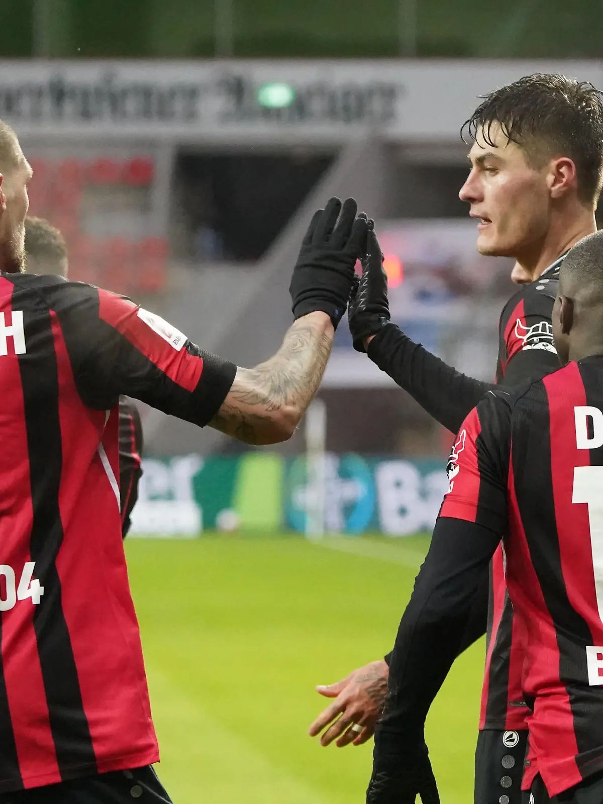 08.01.2022, Fussball GER, Saison 21/22, 1. Bundesliga, 18. Spieltag, Bayer 04 Leverkusen - Union Berlin, Bayarena Leverkusen Robert Andrich Patrik Schick, Moussa Diaby alle Bayer 04 Leverkusen jubeln Foto Chai von der Laage DFL regulations prohibit any use of photographs as image sequences and/or quasi-video. EDITORIAL USE ONLY