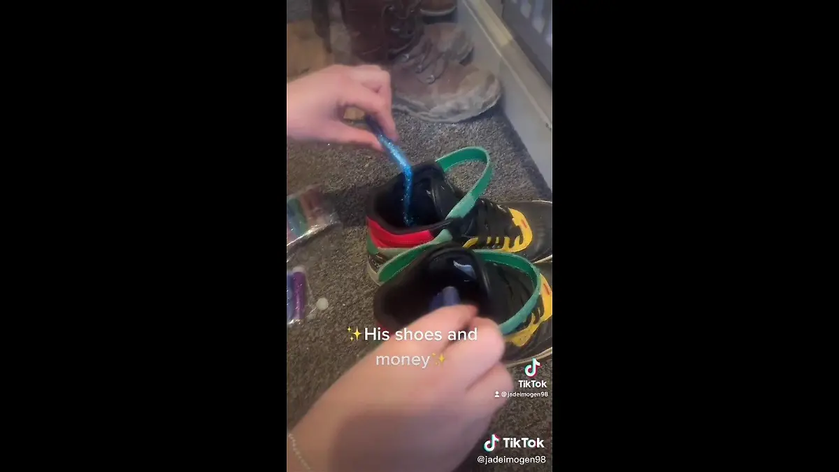 Jade schüttet Glitzer in Schuhe ihres Ex