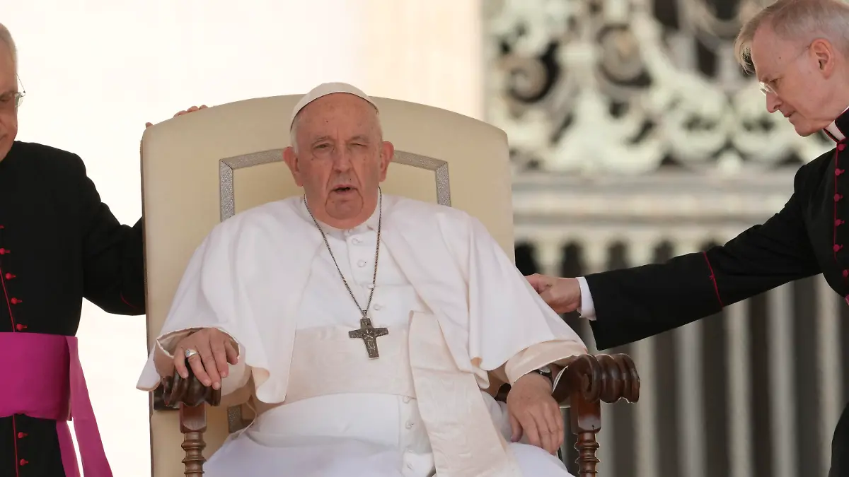 07.06.2023, Vatikan, Vatikanstadt: Papst Franziskus bei seiner wöchentlichen Generalaudienz auf dem Petersplatz. Foto: Andrew Medichini/AP +++ dpa-Bildfunk +++
