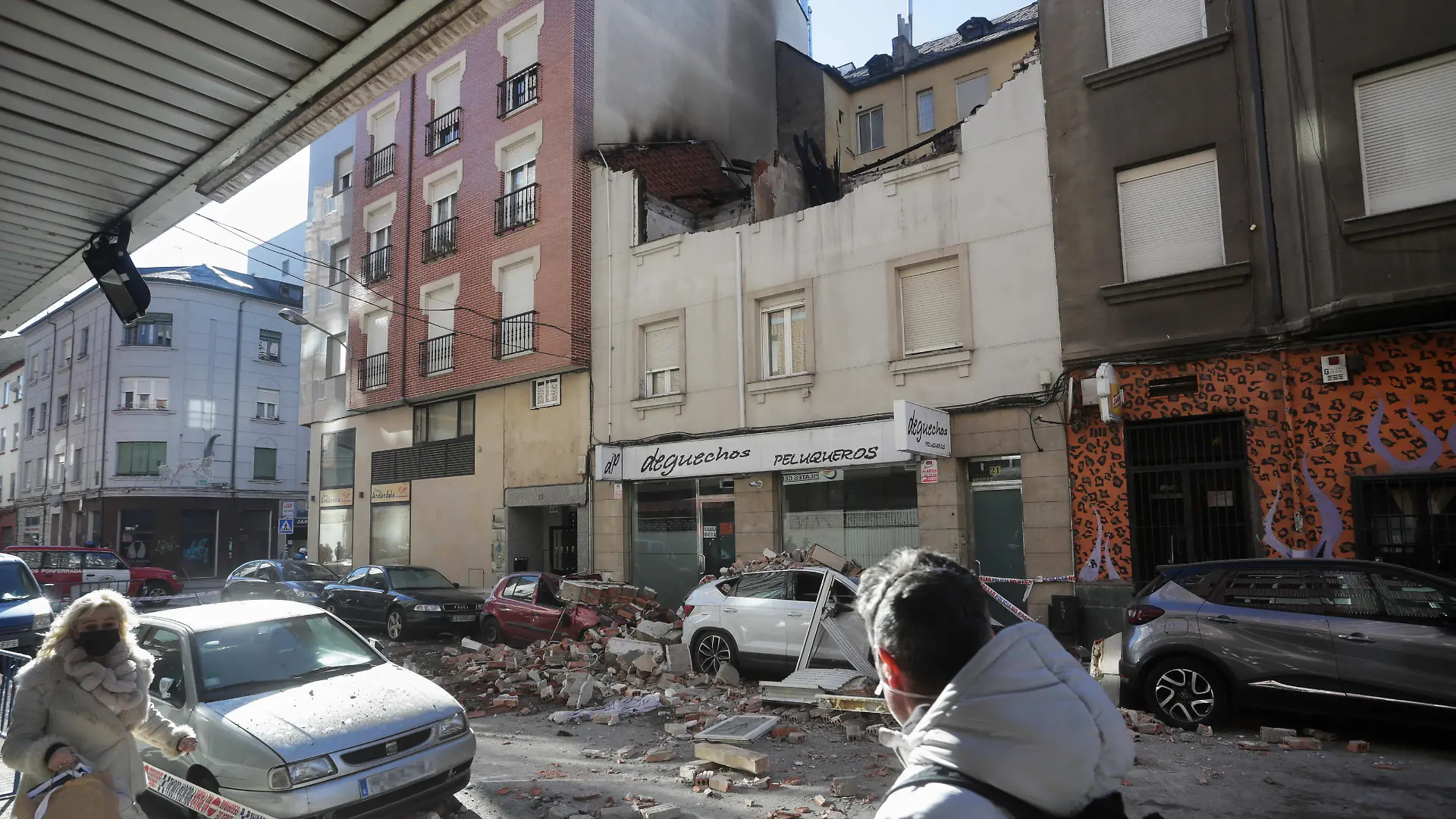PONFERRADA, LEON, CASTILLA Y LEO, SPAIN - JANUARY 13: Two people look at the burnt house and the damage caused by an explosion, in Alcon street, on 13 January, 2022 in Ponferrada, Leon, Castilla y Leon, Spain. A two-story single-family dwelling located on Calle Alcon in Ponferrada has been set on fire after a 36-year-old man who was going to be evicted from this residence caused a gas explosion in the property. The 36 year-old man turned himself in to the Ponferrada police station hours after the incident. The Scientific Police of the locality has gone to the house to clarify the causes of the fire, in which there have been no personal injuries. (Photo By Carlos Castro/Europa Press via Getty Images)