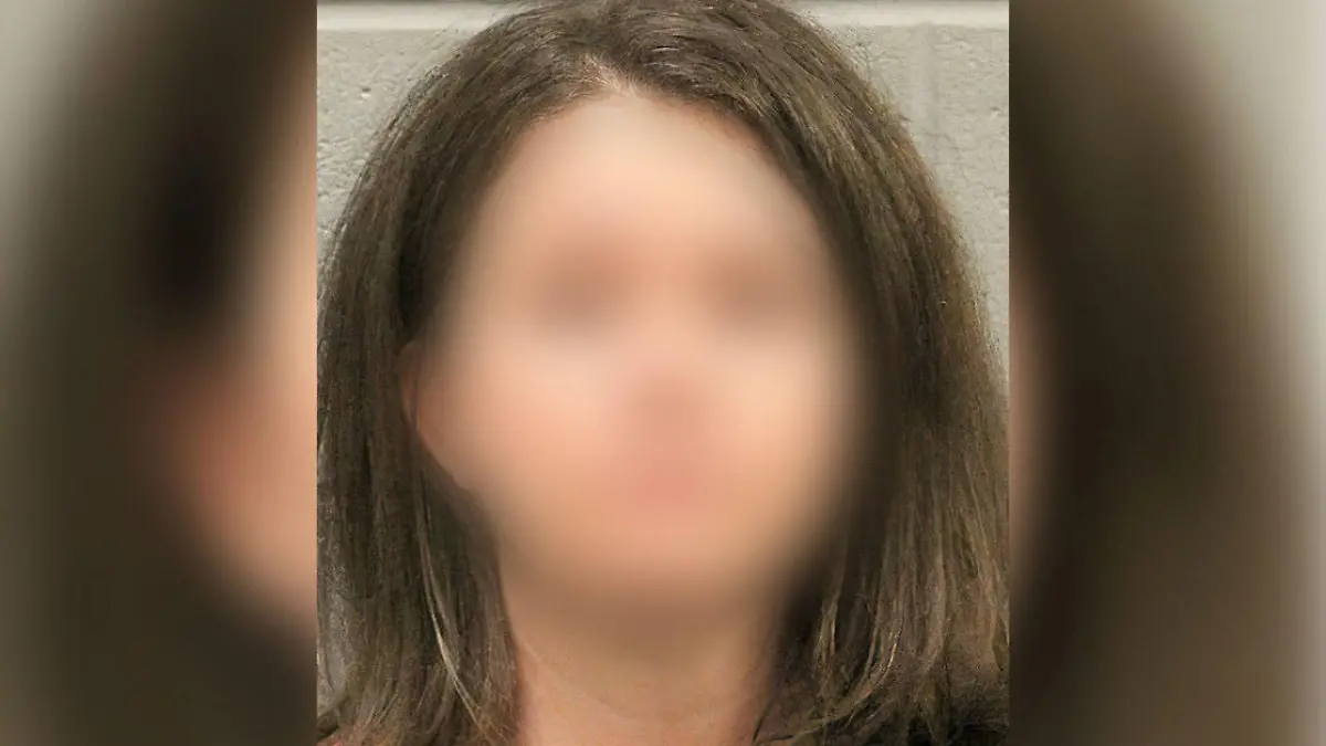 Mutter steckt Sohn in Kofferraum