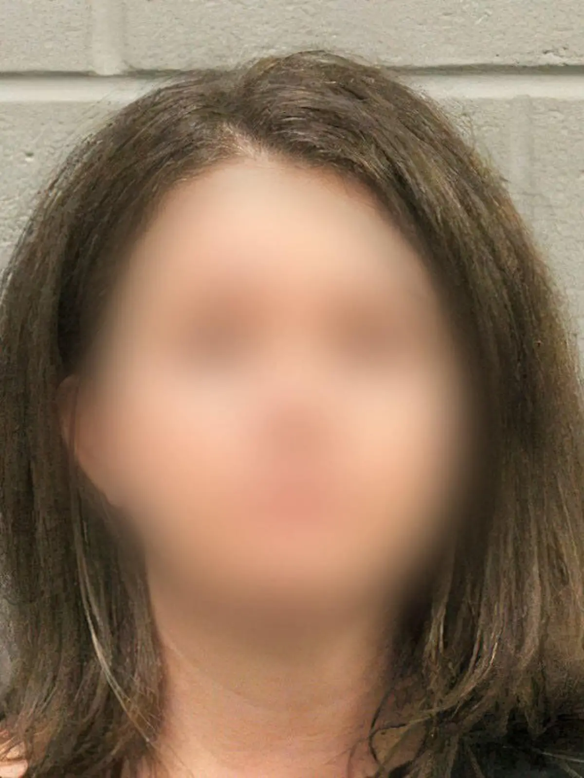 Mutter steckt Sohn in Kofferraum
