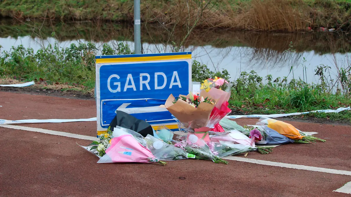 Ashling Murphy death. Flowers and messages left near to the scene in Tullamore, Co Offaly after a young woman, who has been named locally as Ashling Murphy, was killed on Wednesday evening. She died after being attacked while she was jogging along the canal bank at Cappincur at around 4pm on Wednesday. Issue date: Thursday January 13, 2022. See PA story IRISH Death. Photo credit should read: Dominic McGrath/PA Wire URN:64714025