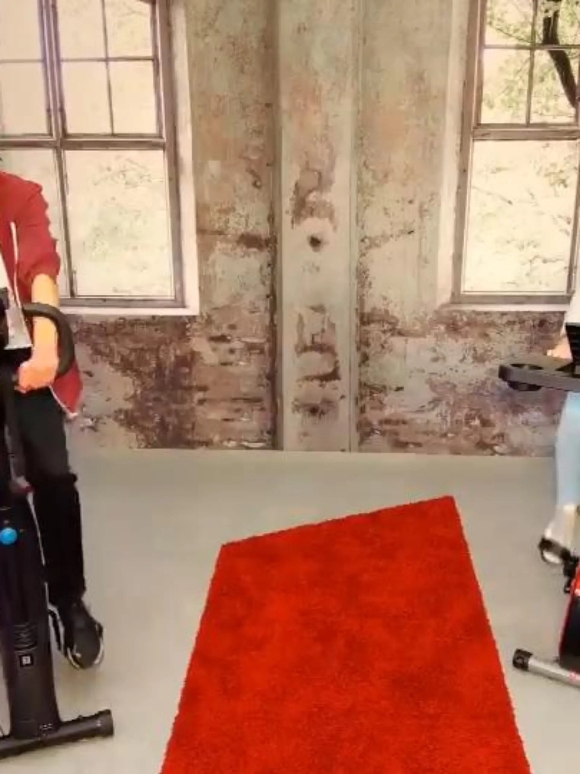 Unsere Preiskämpfer Madeline Zilch und Torsten Knippertz  testen, was Ergometer für Zuhause so taugen.