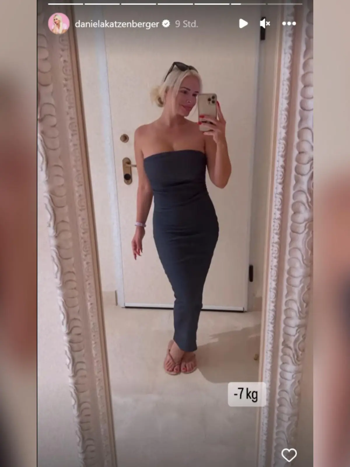 Stolz zeigt Daniela Katzenberger ihren Abnehmerfolg.