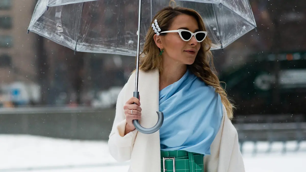 A chic showgoer attending the Sally LaPointe show during New York Fashion Week - Feb 12, 2019 - NYFW: Fall 2019 Street Style Day 6, New York New York United States PUBLICATIONxINxGERxSUIxAUTxONLY Copyright: xMichellexSangsterx h_00580393  