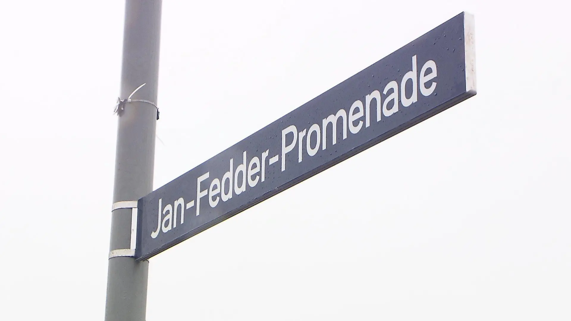 Am 14. Januar 2022 wurde die Jan Fedder-Promenade am Hamburger Hafen eingeweiht.