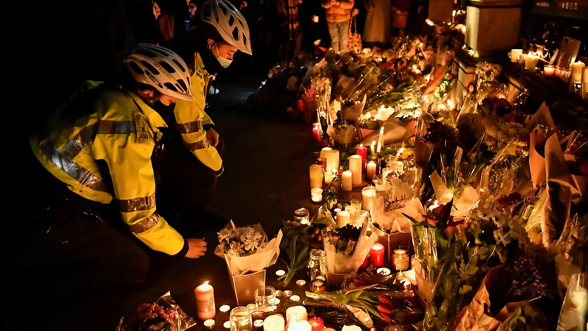 Members of the police attend a memorial for 23-year-old Ashling Murphy, who was murdered in Tullamore while out jogging, outside Government buildings in Dublin, Ireland January 14, 2022. REUTERS/Clodagh Kilcoyne