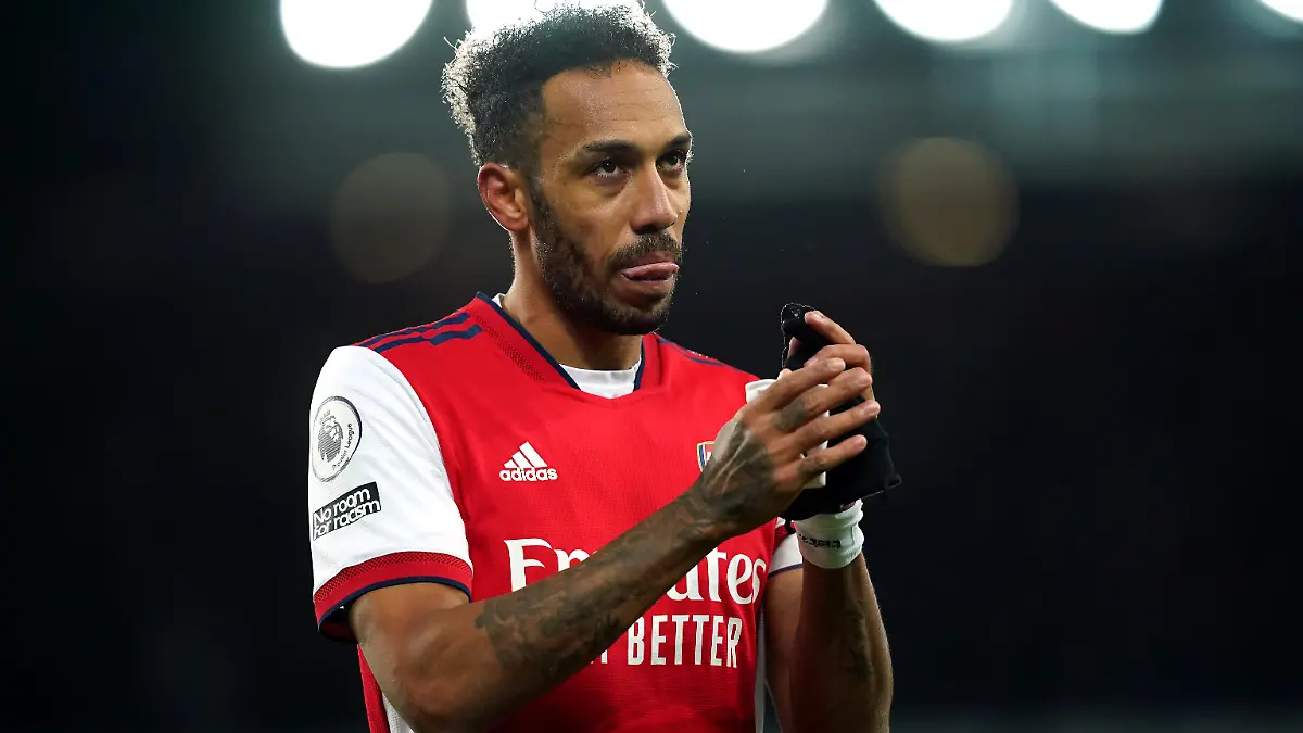 Everton v Arsenal - Premier League - Goodison Park. Arsenals Pierre-Emerick Aubameyang applauds the fans after the Premier League match at Goodison Park, Liverpool. Picture date: Monday December 6, 2021. See PA story SOCCER Everton. Photo credit should read: Martin Rickett/PA Wire. RESTRICTIONS: EDITORIAL USE ONLY No use with unauthorised audio, video, data, fixture lists, club/league logos or "live" services. Online in-match use limited to 120 images, no video emulation. No use in betting, games or single club/league/player publications. URN:64178014