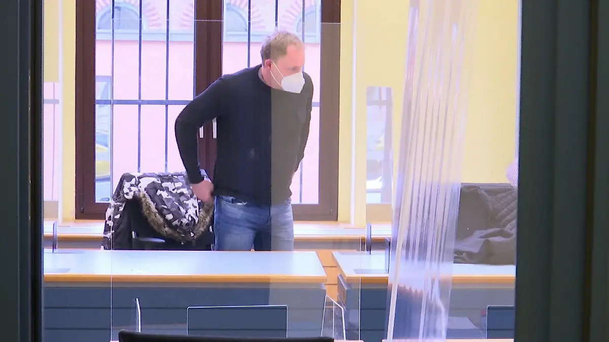 Zwickau: Der 45-Jährige muss sich wegen Kindesmisshandlung vor Gericht verantworten.