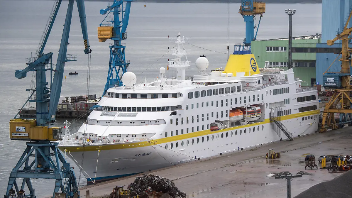 Das Kreuzfahrtschiff MS Hamburg liegt im Hafen von Stralsund. Während seiner kleinen Ostsee-Rundreise vom 14. bis 19. Oktober läuft das bekannte Expeditionskreuzfahrtschiff die Hansestadt an.