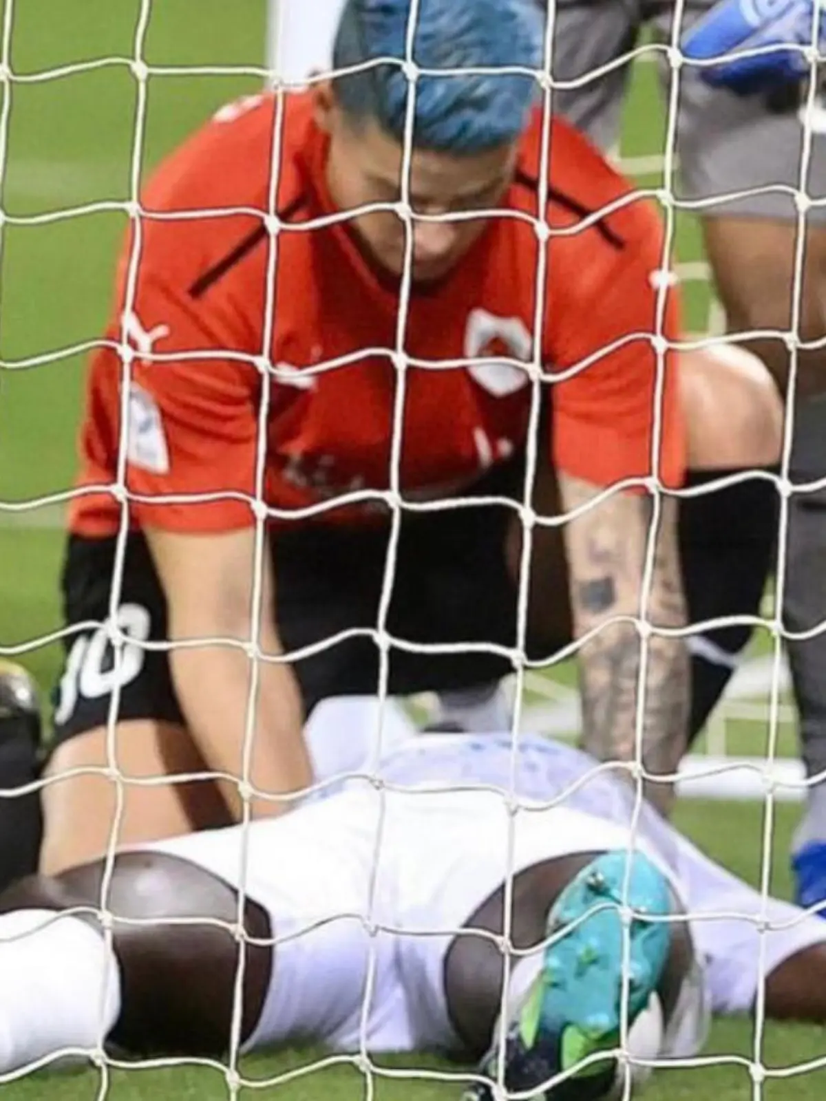 James Rodriguez bei Ousmane Coulibaly.