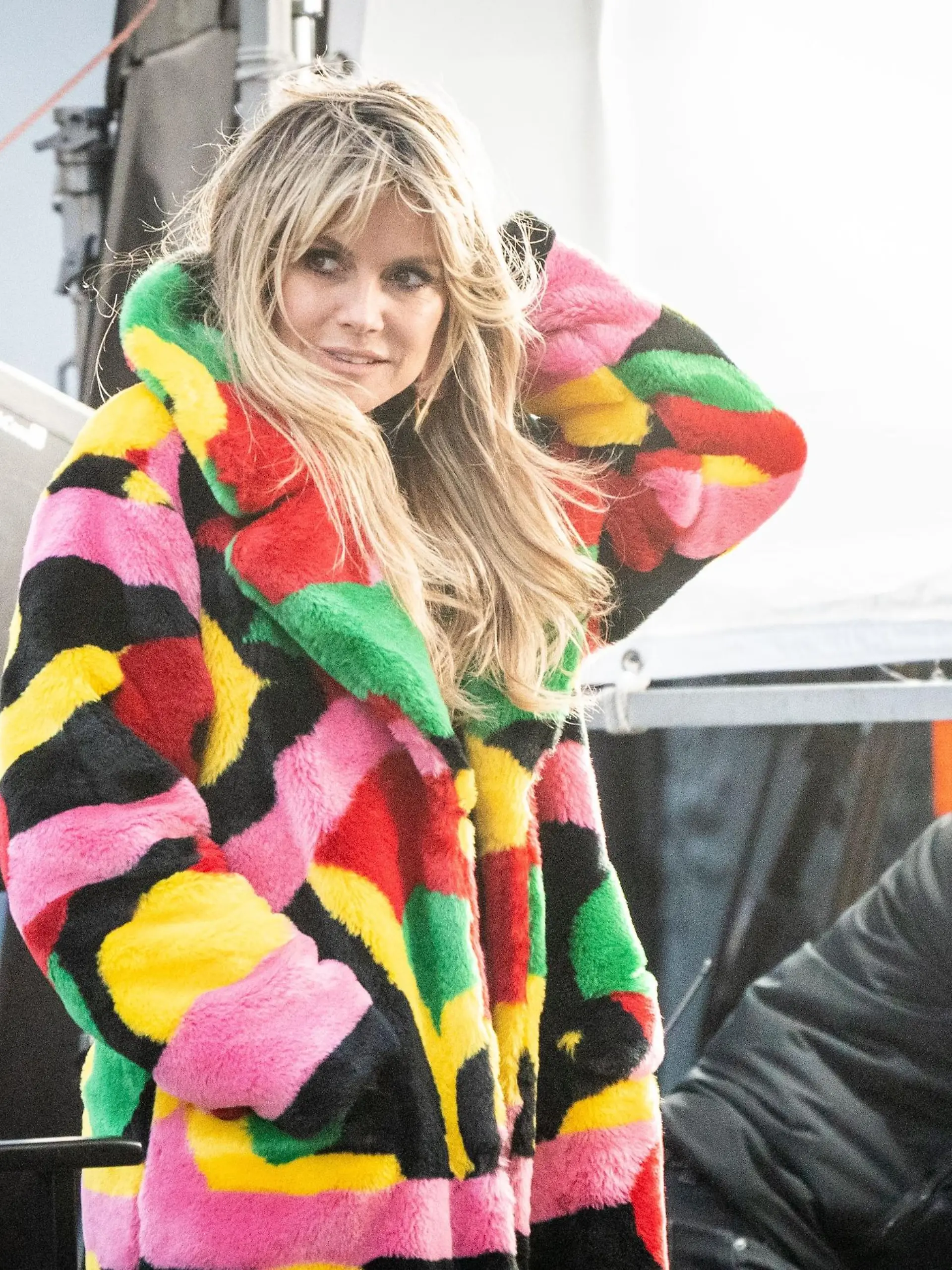Das ehemalige Model und Moderatorin Heidi Klum steht bei den Dreharbeiten für eine neue Staffel "Germany's next Topmodel" am Set am Hotel Adlon.