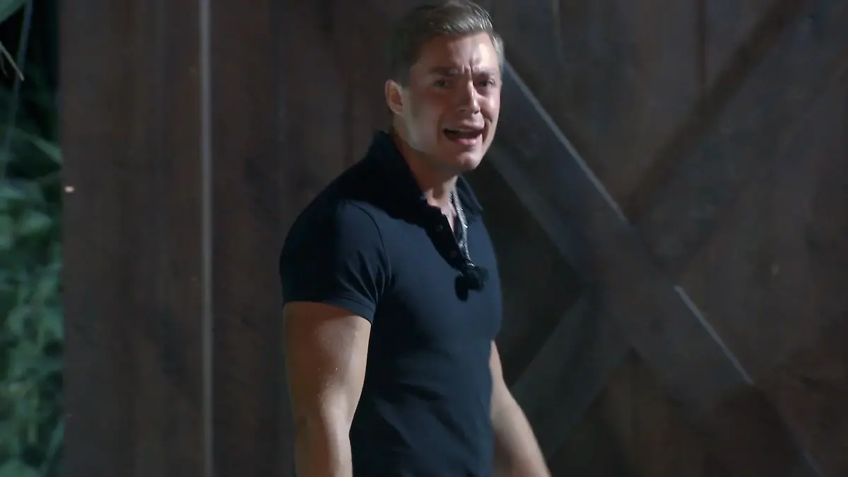 Henrik Stoltenberg rastet am Lagerfeuer richtig aus Bei "Temptation Island V.I.P."