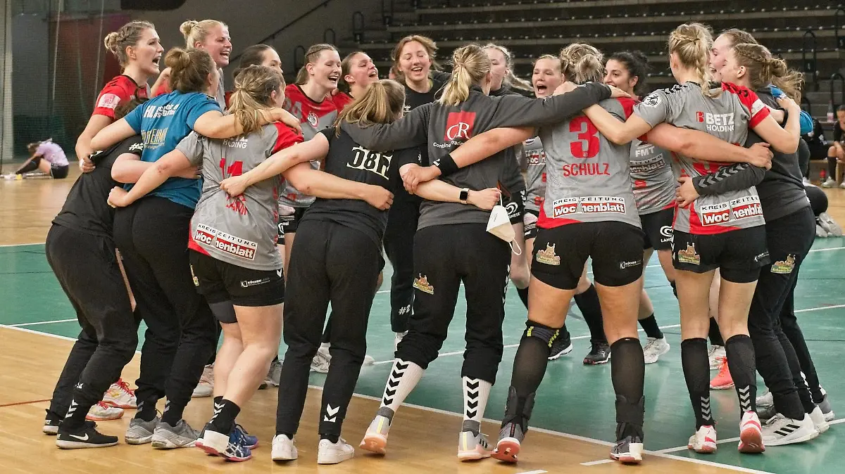 Jubel bei den Luchsen - nach ihrem Sieg, Spreefuexxe vs Luchse Buchholz 08 ?Rosengarten , HBL, 1 BL, Frauen, Relegation Spiel 2, 02.06.21, Foto: Uwe Koch/Eibner-Pressefoto