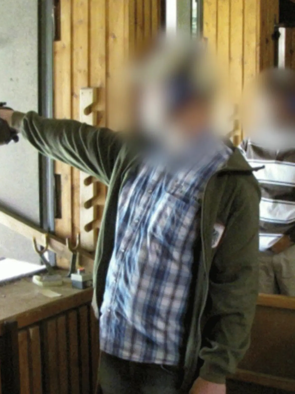Auch zweieinhalb Jahre nach dem Mord am Regierungspräsidenten Walter Lübcke sind viele Fragen zur nordhessischen Neonazi-Szene offen. Wie konnte Markus H., ein Kumpel von Lübcke-Mörder Stephan Ernst legal an Waffen kommen, obwohl die ganze Region wusste, dass er ein Rechtsextremist ist? DIeser Frage gehen die Abgeordneten im Untersuchungsausschuss im Landtag nach.