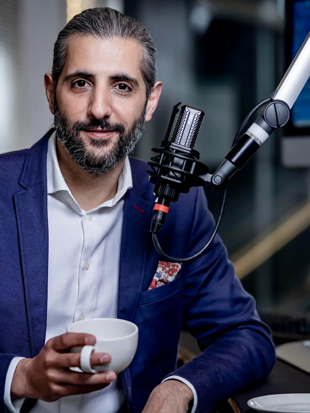 Michel Abdollahi ist der Host von "heute wichtig" - dem neuen Podcast von STERN, RTL und ntv.