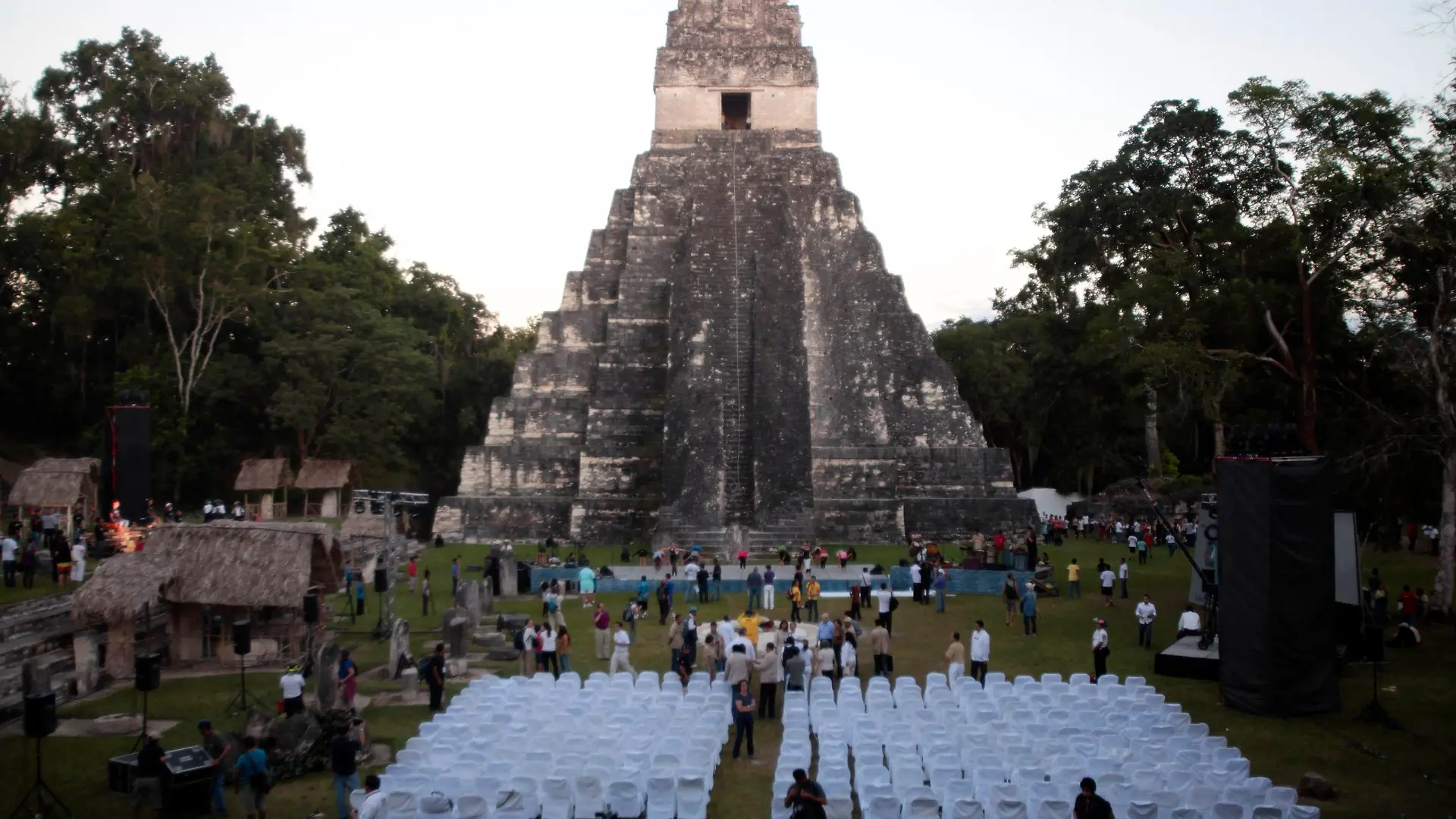 A general view of the Grand Jaguar pyramid a day before the Oxlajuj Baktun celebration at the Tikal Mayan ruins in Peten December 20, 2012. This week, at sunrise on Friday, December 21, an era closes in the Maya Long Count calendar, an event that has been likened by different groups to the end of days, the start of a new, more spiritual age or a good reason to hang out at old Maya temples across Mexico and Central America. REUTERS/William Gularte    (GUATEMALA - Tags: SOCIETY ANNIVERSARY RELIGION TRAVEL)
