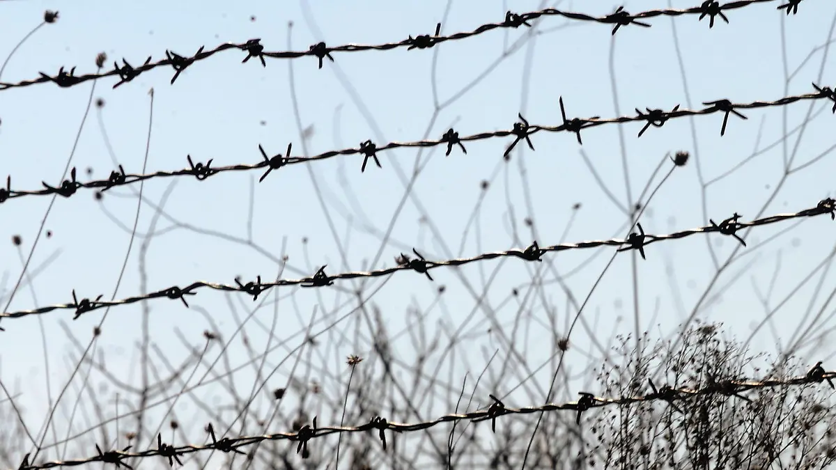 ARCHIV - Ein Wachturm steht am 11.02.2011 auf türkischem Gelände an der bulgarisch-türkischen Grenze nahe dem Grenzübergang Kapitan Andreevo (Bulgarien). (zu dpa «Bulgarien sichert Grenze verstärkt mit Soldaten gegen Flüchtlinge» vom 17.08.2017) Foto: Vassil Donev/EPA/dpa +++(c) dpa - Bildfunk+++