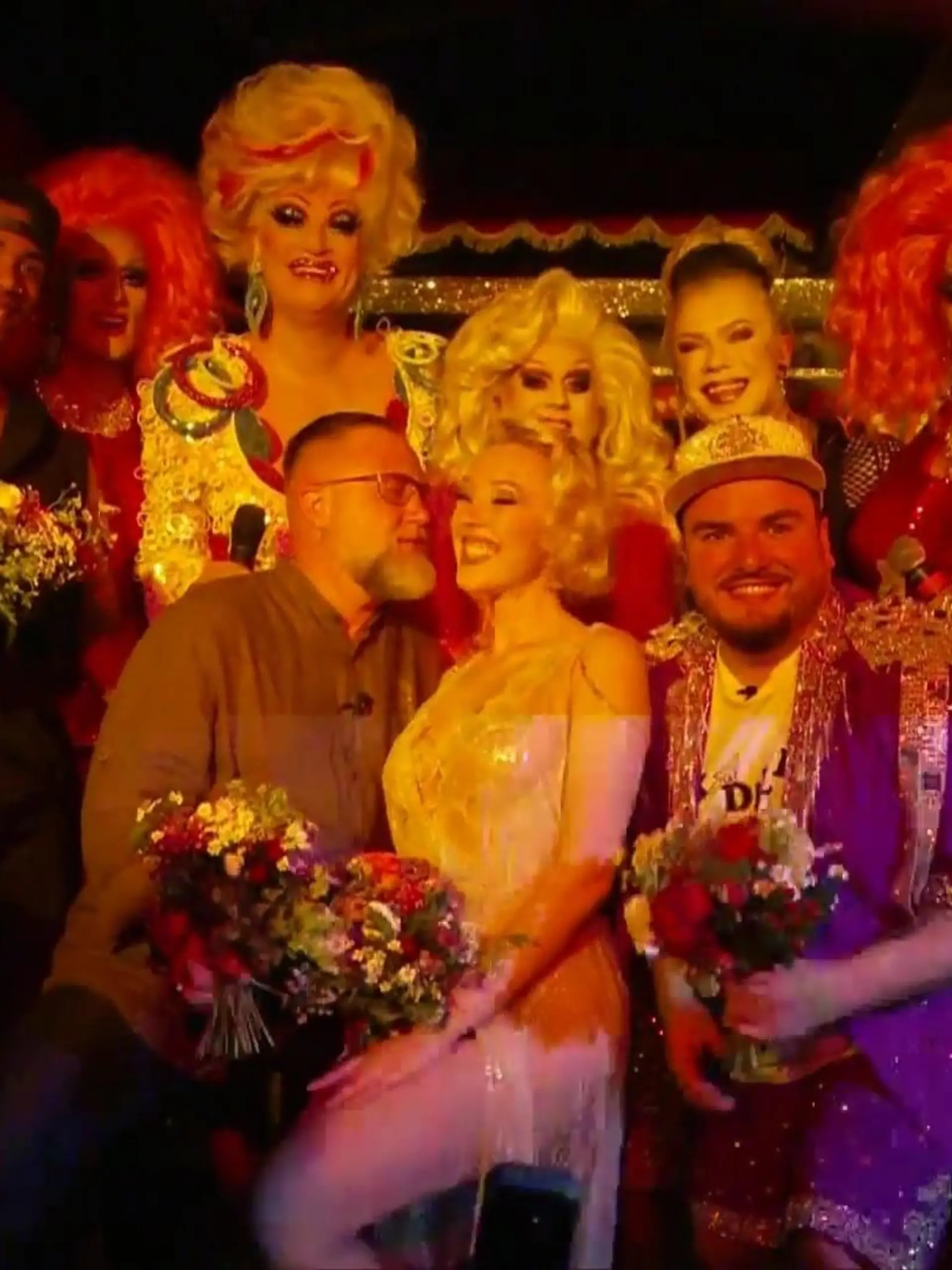Das ist mal eine Gästeliste: Julian F.M. Stöckel, Dolly Buster, Claudia Obert, Micaela Schäfer, Verena Kerth und Marc Terenzi: Alle sind gekommen, um mit Olivia Jones den 15. Geburtstag von „Deutschlands berühmtester Patchwork-Familie“ zu feiern.