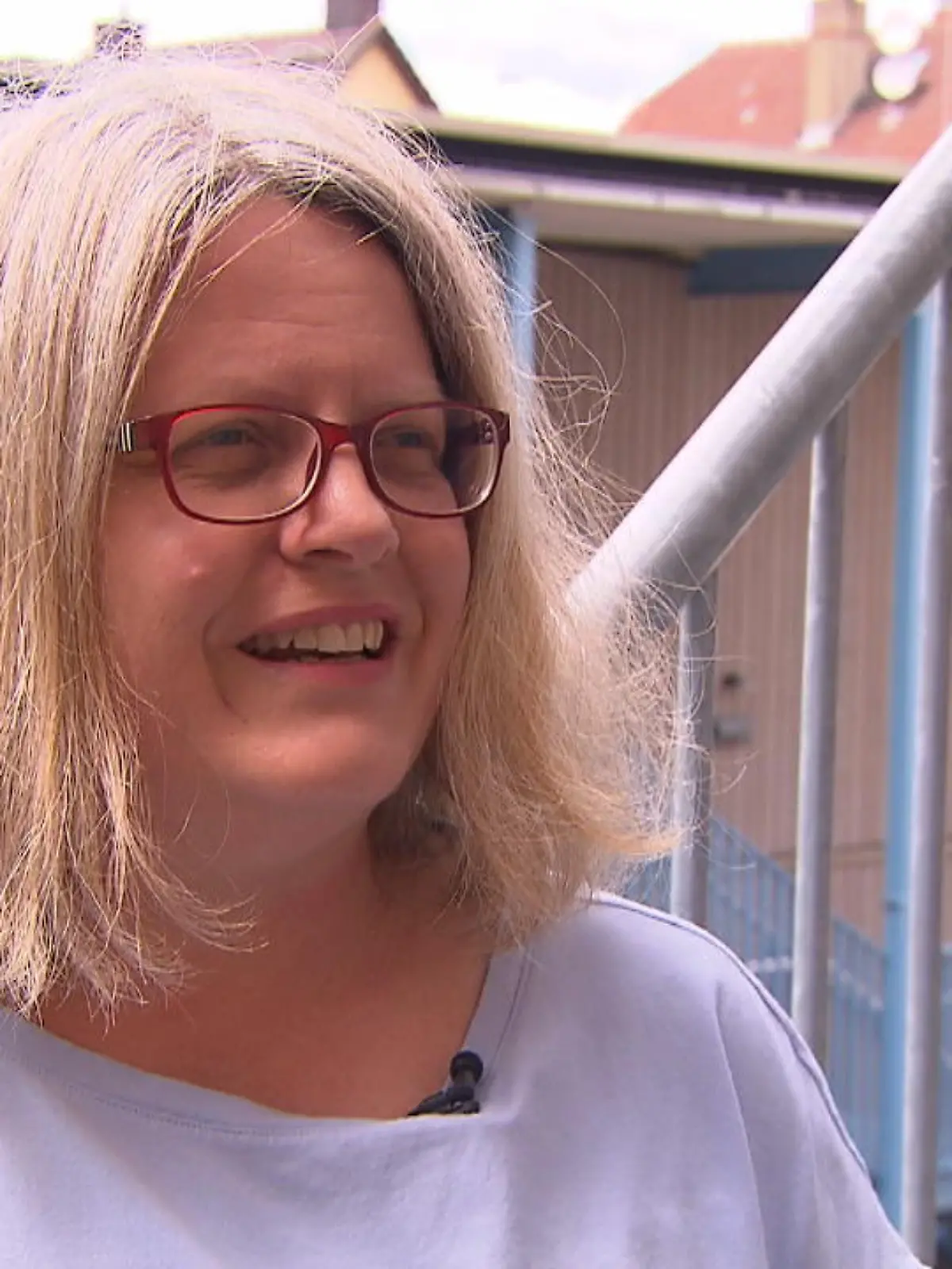 Es regnet rein, es gibt kein Wasser zum Händewaschen - diese Schule geht gar nicht! Seit Jahren beschweren sich Eltern und Leitung über die katastrophalen Zustände an der August-Gräser-Schule in Frankfurt. Wie es dort aussieht und wie die Schüler leiden, sehen Sie im Video.