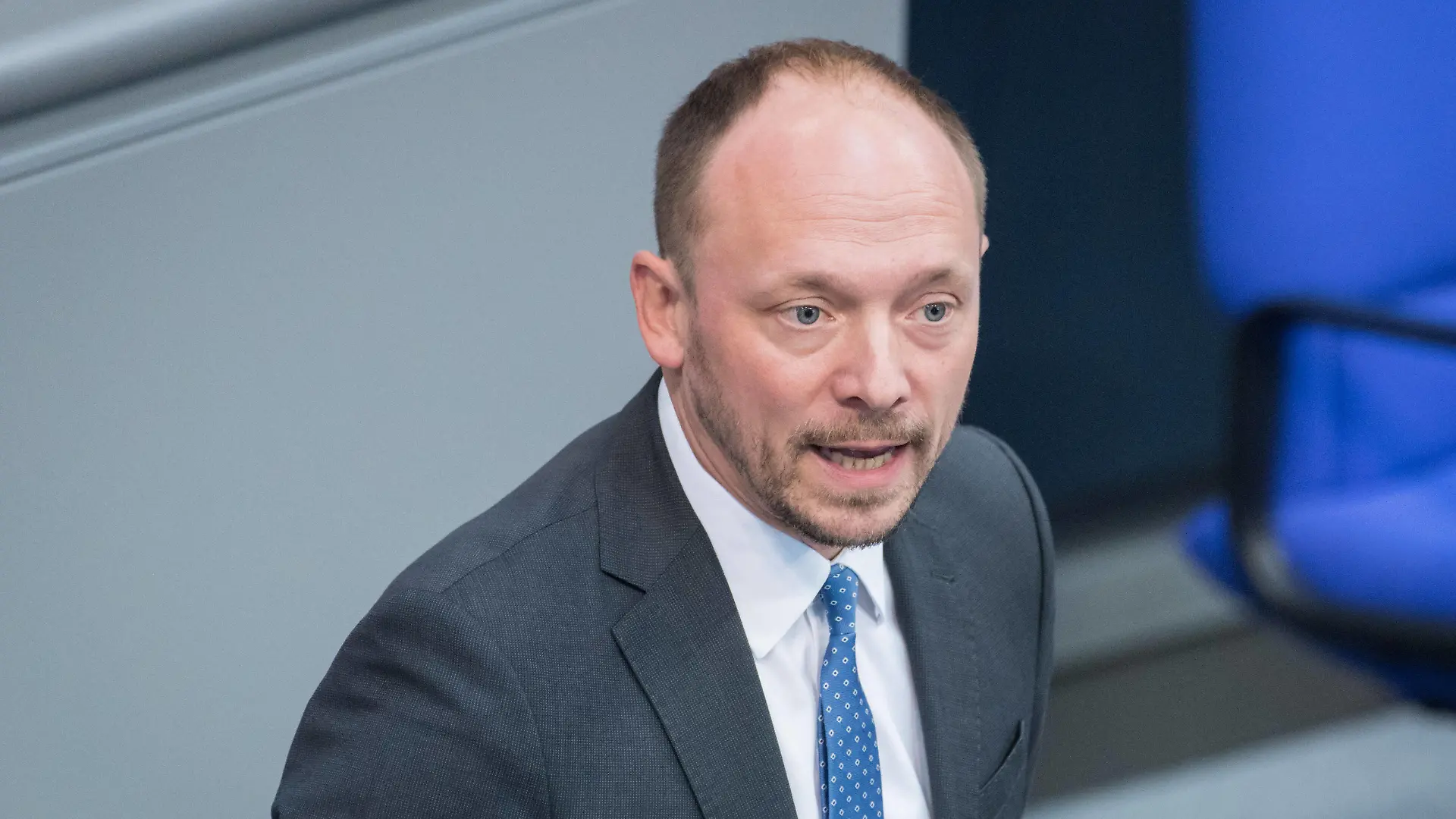 Berlin, Plenarsitzung im Bundestag Deutschland, Berlin - 18.09.2020: Im Bild ist Marco Wanderwitz Parlamentarischer Staatssekretär, Beauftragter der Bundesregierung für die neuen Bundesländer, cdu während der Sitzung des deutschen Bundestags zu sehen. Berlin Bundestag Berlin Deutschland *** Berlin, Plenary Session in the German Bundestag Germany, Berlin 18 09 2020 In the picture you can see Marco Wanderwitz Parliamentary State Secretary, Federal Government Commissioner for the New Federal States, cdu during the session of the German Bundestag Berlin Bundestag Berlin Germany