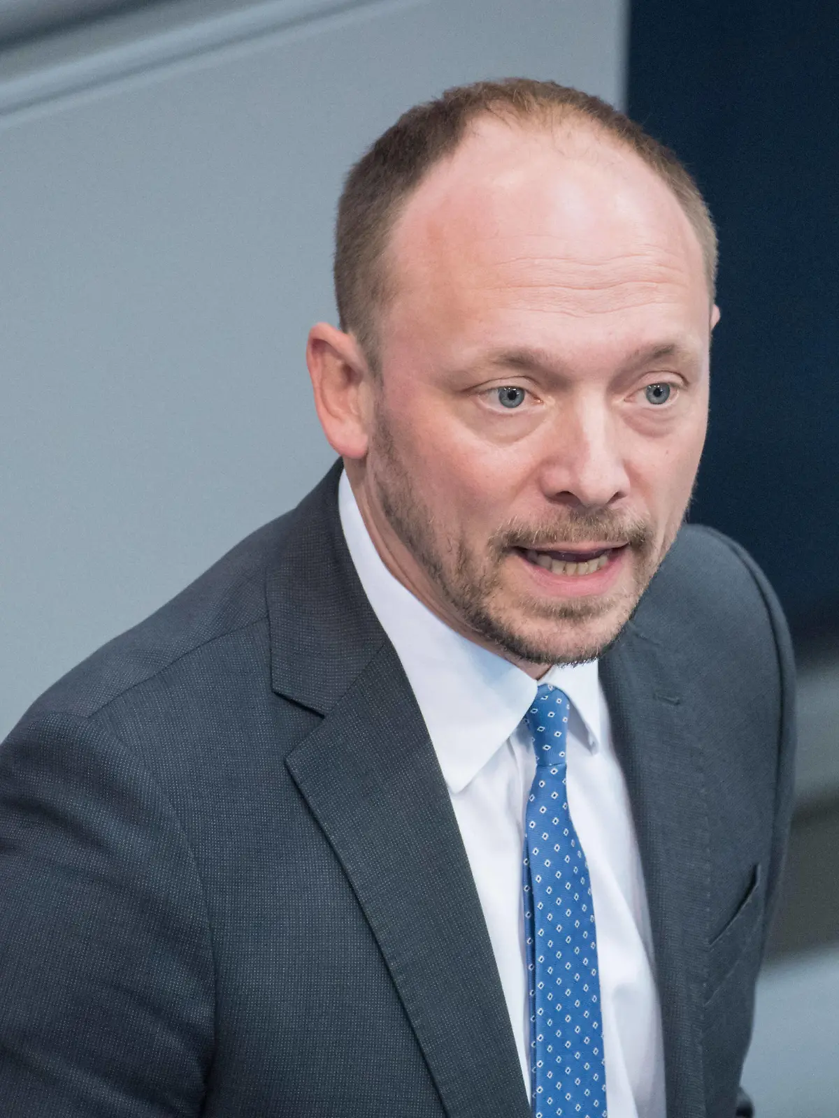  Berlin, Plenarsitzung im Bundestag Deutschland, Berlin - 18.09.2020: Im Bild ist Marco Wanderwitz Parlamentarischer Staatssekretär, Beauftragter der Bundesregierung für die neuen Bundesländer, cdu während der Sitzung des deutschen Bundestags zu sehen. Berlin Bundestag Berlin Deutschland *** Berlin, Plenary Session in the German Bundestag Germany, Berlin 18 09 2020 In the picture you can see Marco Wanderwitz Parliamentary State Secretary, Federal Government Commissioner for the New Federal States, cdu during the session of the German Bundestag Berlin Bundestag Berlin Germany