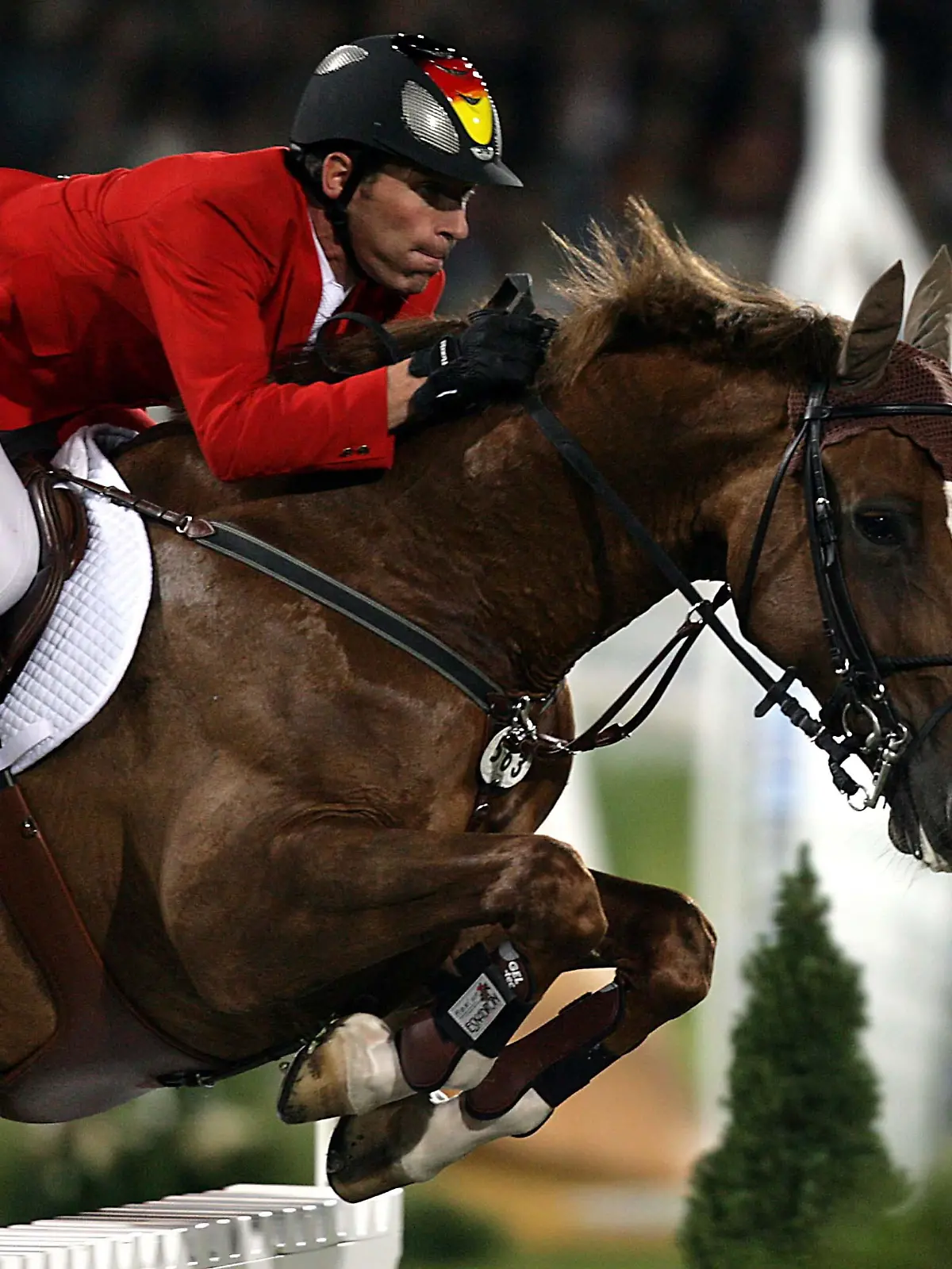 Pferdesport-WM, FEI World Equestrian Games, Springen Mannschaft, am Donnerstag (31.08.2006) im Reitstadion in Aachen: Der deutsche Springreiter Ludger Beerbaum überspringt auf seinem Pferd L'Espoir ein Hindernis. Die Weltreiterspiele finden vom 20. August bis zum 3. September 2006 in Aachen statt. 800 Teilnehmer und 1000 Pferde gehen an den Start. 1,4 Millionen Euro Preisgelder werden vergeben, zudem 16 Goldmedaillen. Foto: Oliver Berg dpa/lnw (zu dpa 0928) +++(c) dpa - Bildfunk+++