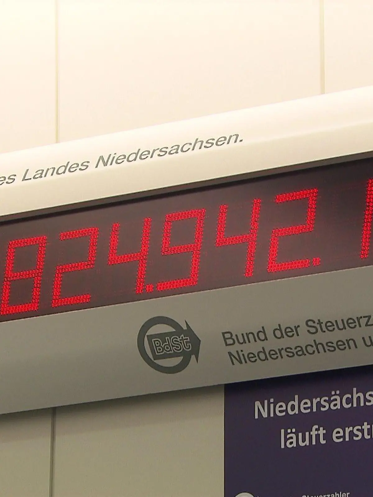 Die Schuldenuhr im niedersächsischen Landtag.