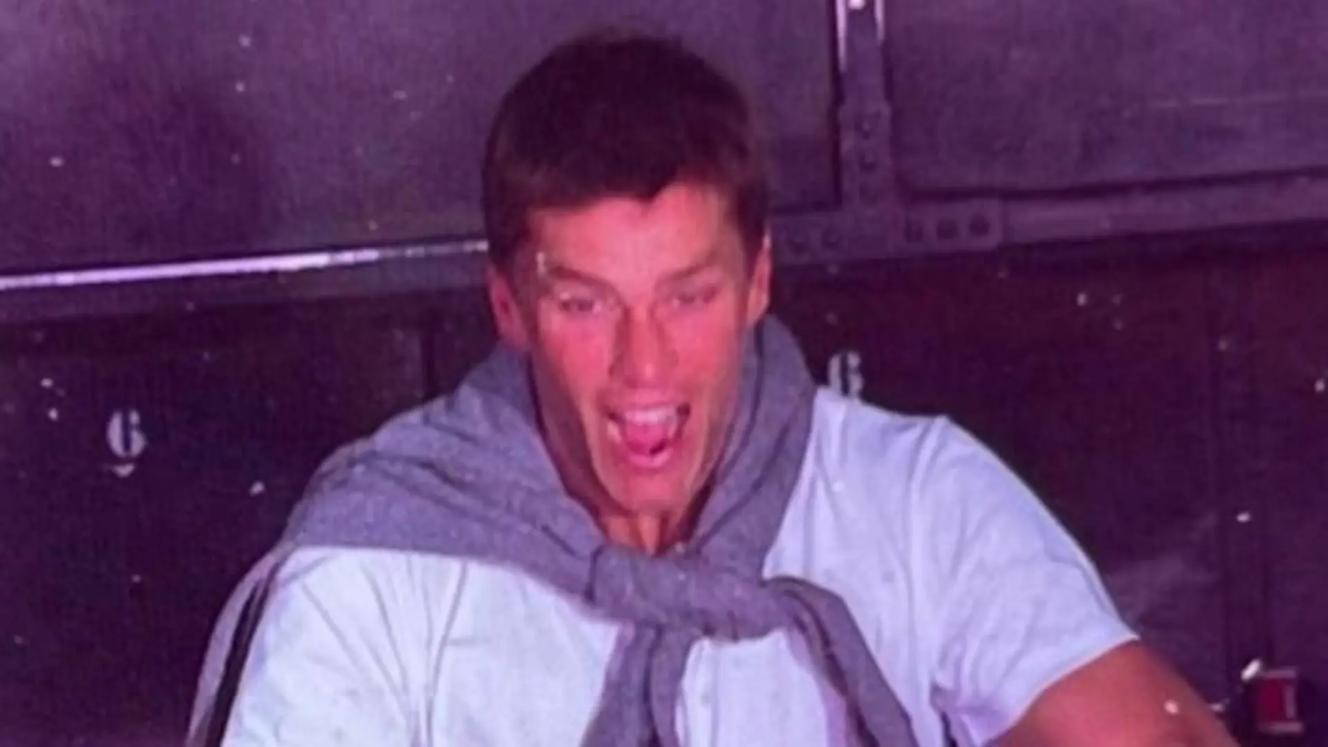 NFL-Legende Tom Brady (45) genießt die Fahrt mit dem Terror-Turm im Disneyland-Florida