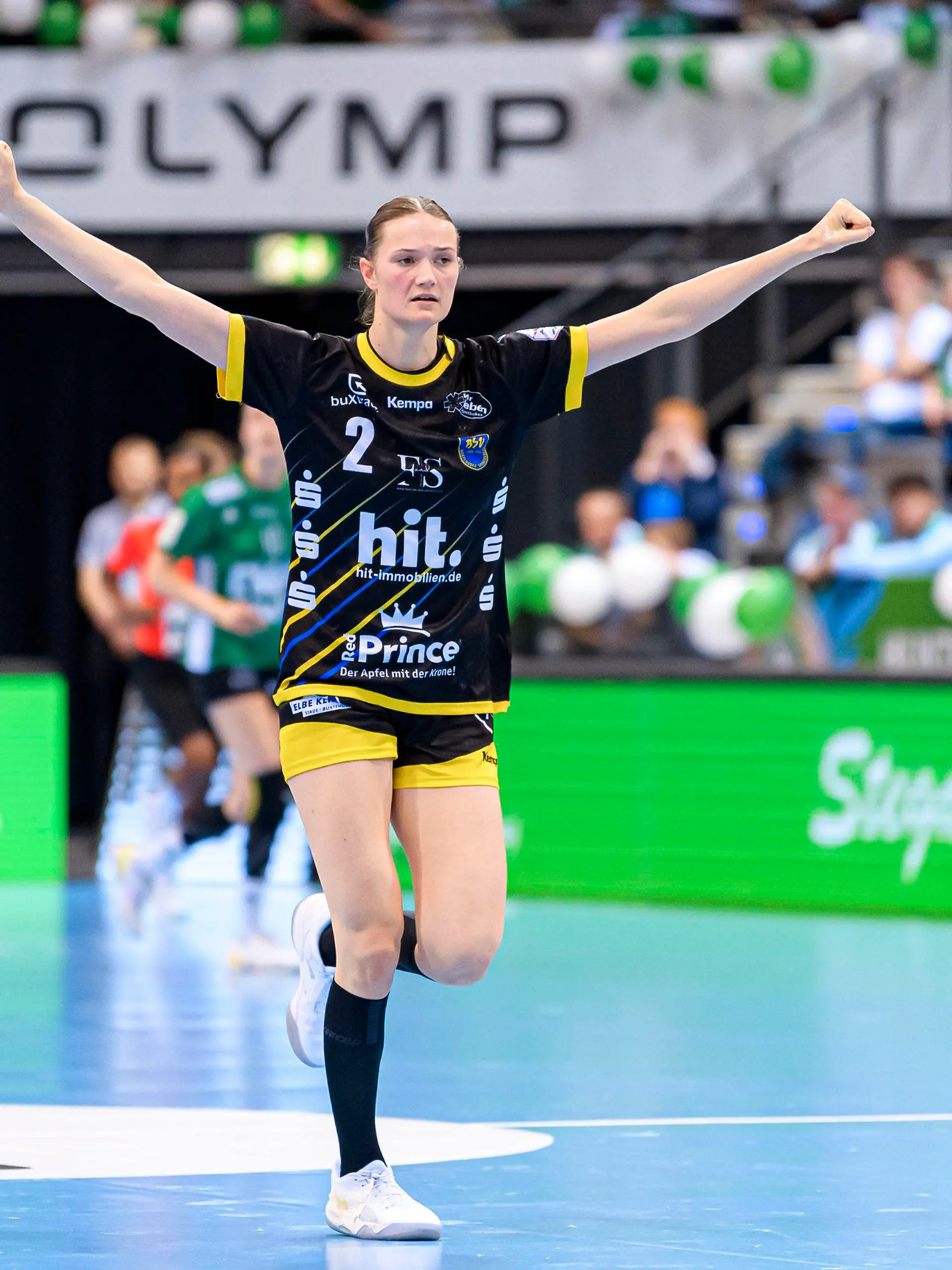 ARCHIV - 28.05.2022, Baden-Württemberg, Stuttgart: Handball, Frauen: DHB-Pokal, VfL Oldenburg - Buxtehuder SV, Final Four, Halbfinale in der Porsche-Arena: Liv Süchting vom Buxtehuder SV jubelt. Die Handballerin wurde wegen eines Gehirntumors operiert (zu dpa: «Buxtehuder Handballerin Liv Süchting wegen Gehirntumors operiert») Foto: Marco Wolf/dpa +++ dpa-Bildfunk +++
