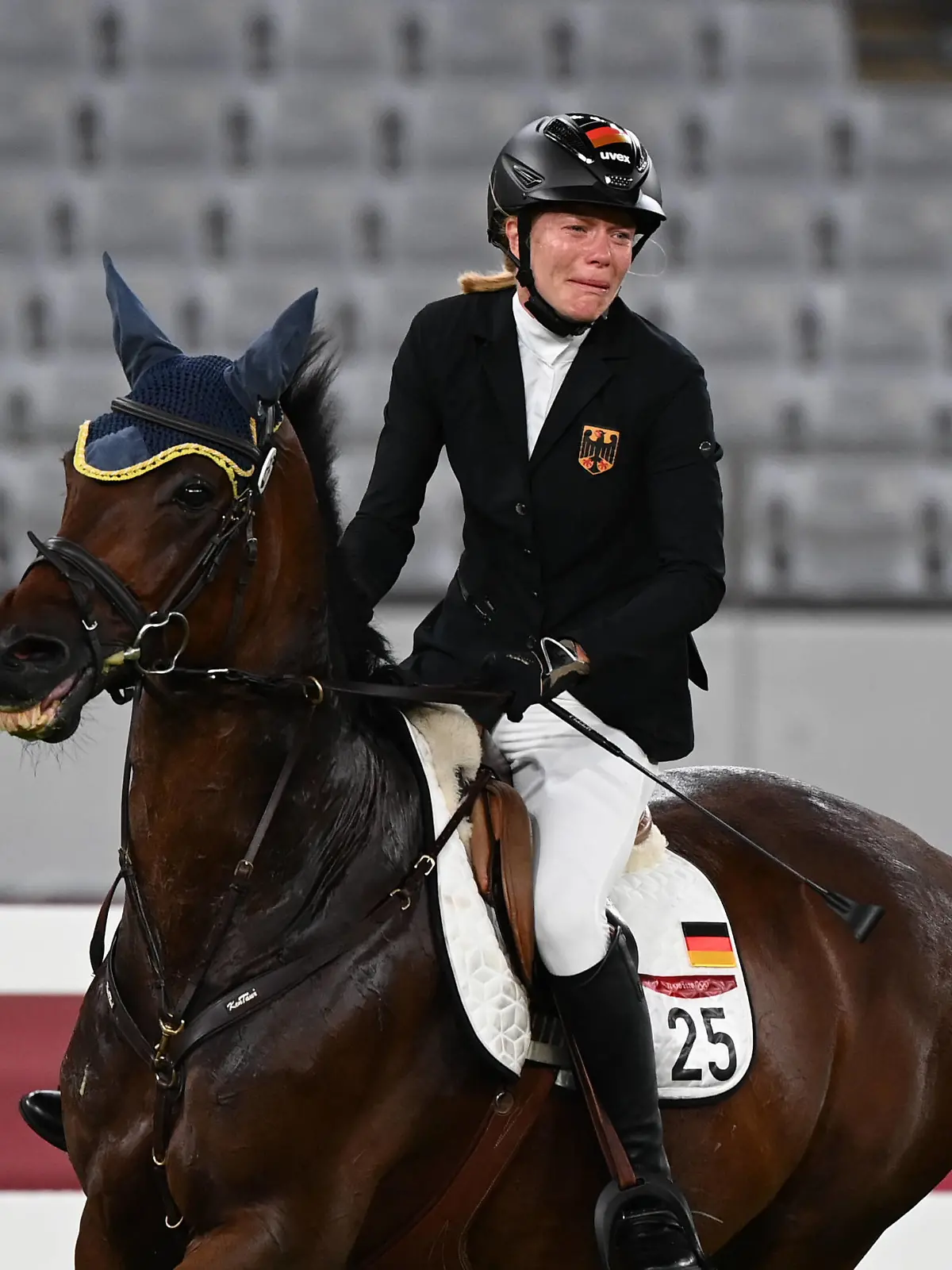  210806 -- TOKYO, Aug. 6, 2021 -- Annika Schleu of Germany reacts in the riding portion of the women s individual of Modern pentathlon, moderner Fünfkampf at Tokyo 2020 Olympic Games, Olympische Spiele, Olympia, OS in Tokyo, Japan, Aug. 6, 2021.  TOKYO2020JAPAN-TOKYO-OLY-MODERN PENTATHLON DaixTianfang PUBLICATIONxNOTxINxCHN