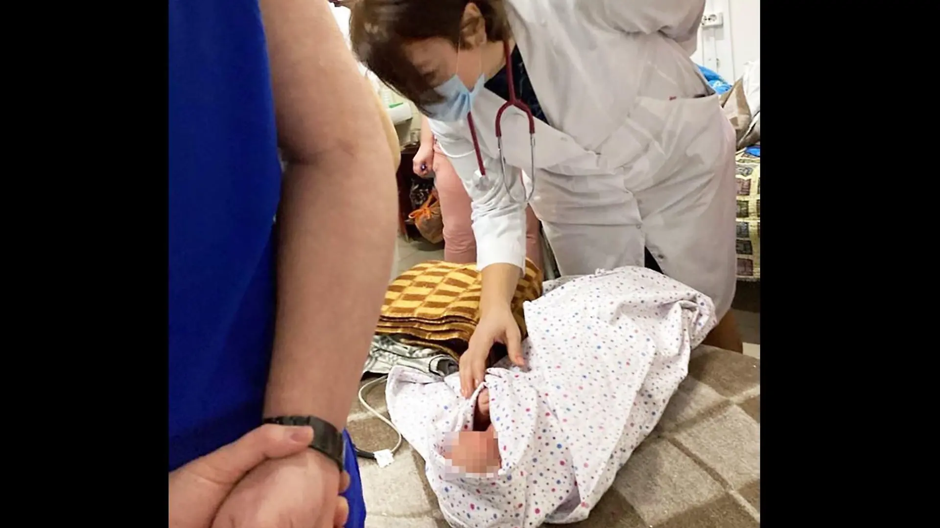Bei -20 Grad wurde in Sibirien ein Baby im Schnee ausgesetzt.