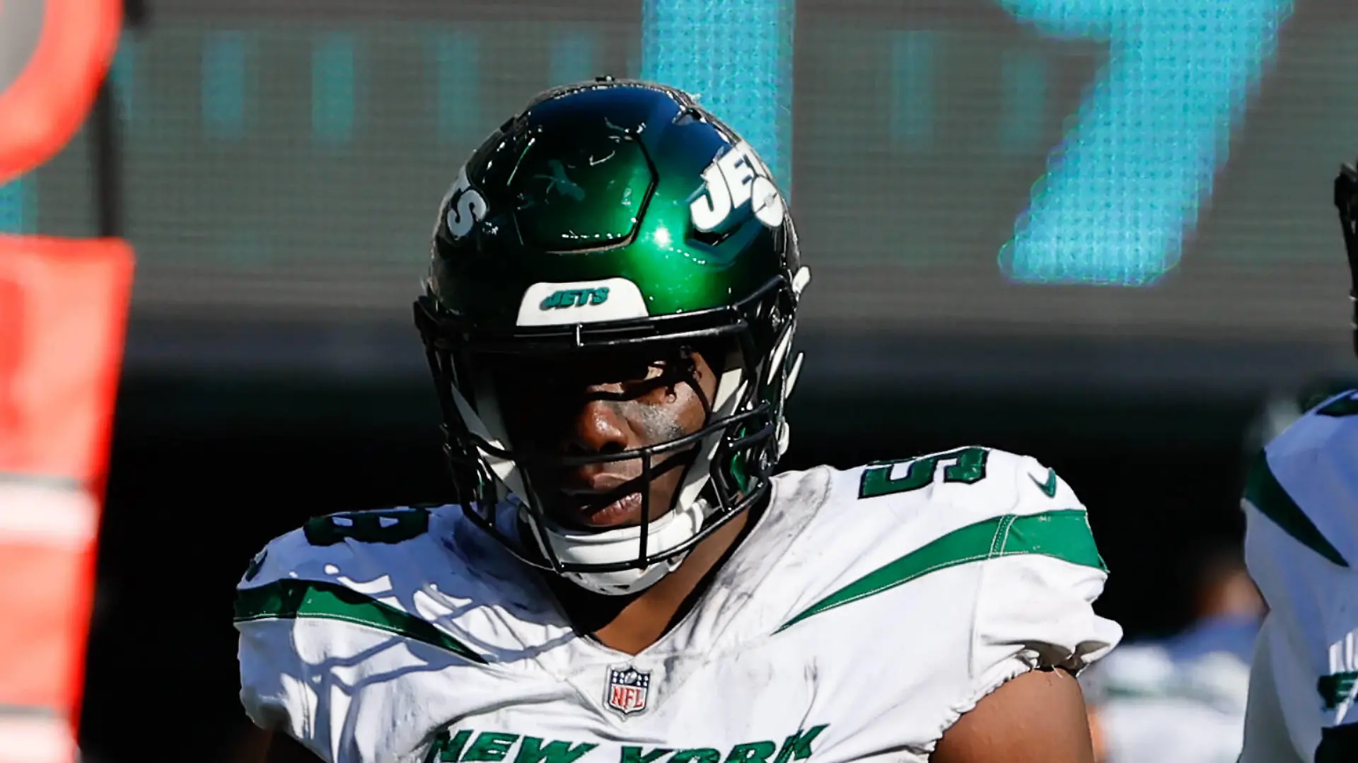 EAST RUTHERFORD, NJ - OCTOBER 09: New York Jets defensive end Carl Lawson 58 during the National Football League game between the New York Jets and Miami Dolphins on October 9, 2022 at MetLife Stadium in East Rutherford, New Jersey.Photo by Rich Graessle/Icon Sportswire NFL, American Football Herren, USA OCT 09 Dolphins at Jets Icon2210099772