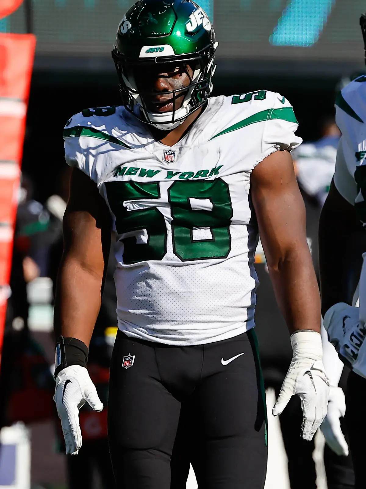 EAST RUTHERFORD, NJ - OCTOBER 09: New York Jets defensive end Carl Lawson 58 during the National Football League game between the New York Jets and Miami Dolphins on October 9, 2022 at MetLife Stadium in East Rutherford, New Jersey.Photo by Rich Graessle/Icon Sportswire NFL, American Football Herren, USA OCT 09 Dolphins at Jets Icon2210099772 