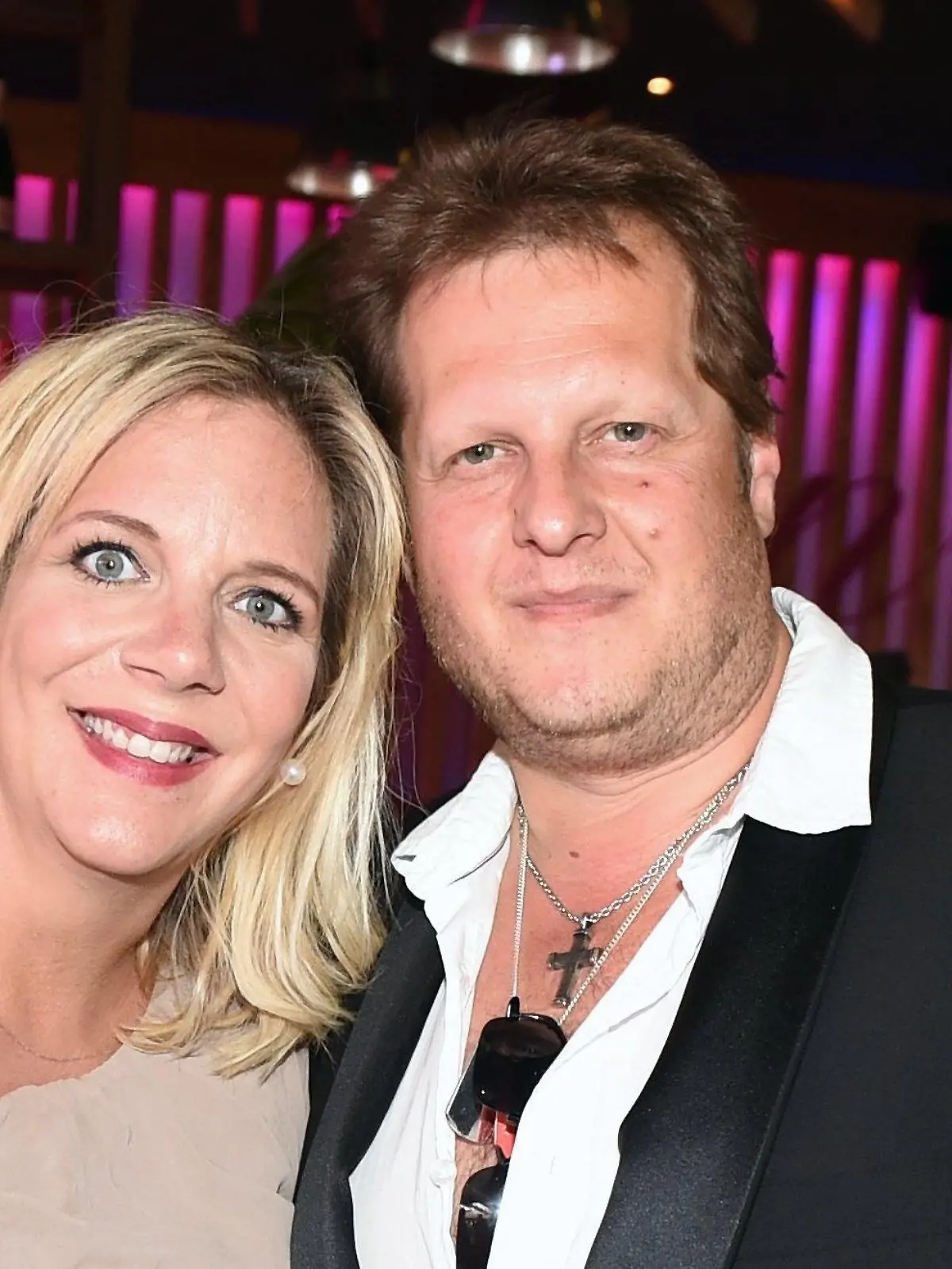 ARCHIV - 08.05.2016, Spanien, Palma De Malloca: Jens Büchner («Mallorca-Jens»), Entertainer, und seine damals schwangere Freundin Daniela Karabas kommen zum Saison-Opening im Megapark an. (zu dpa "Todkrank im Reality-TV: Wenn die Kamera weiterläuft") Foto: Jens Kalaene/dpa-Zentralbild/dpa +++ dpa-Bildfunk +++