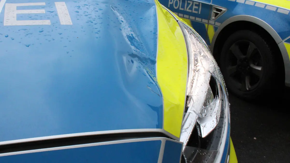 Schaden am Streifenwagen
