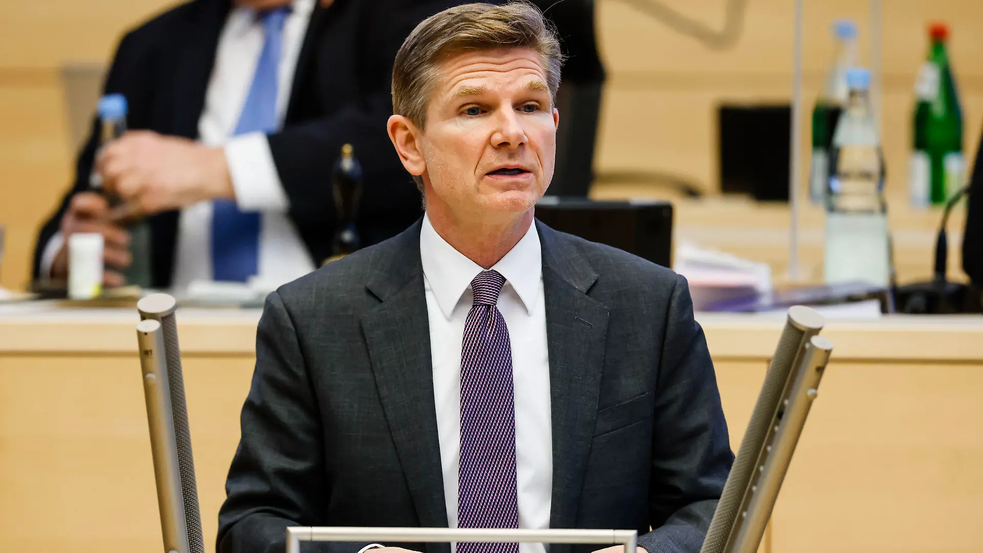 10.01.2022, Schleswig-Holstein, Kiel: Gesundheitsminister Heiner Garg (FDP) spricht während einer Regierungserklärung. Die Mitglieder des schleswig-holsteinischen Landtags hatten sich zu einer Sondersitzung zur Corona-Lage getroffen. Foto: Frank Molter/dpa +++ dpa-Bildfunk +++