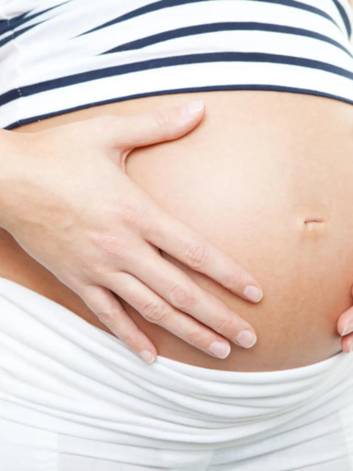 frau schwanger babybauch baby Fotolia 39680351 S.jpg