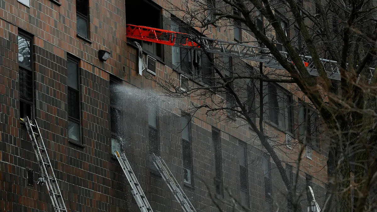 Emergency personnel from the FDNY respond to an apartment building fire in the Bronx borough of New York City, U.S., January 9, 2022.  REUTERS/Lloyd Mitchell