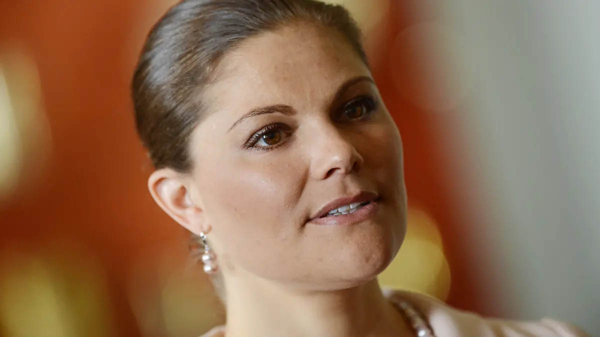 ARCHIV - 04.05.2012, Schweden, Stockholm: Die schwedische Kronprinzessin Victoria. Der Skandal um sexuelle Belästigung rund um die altehrwürdige Schwedische Akademie weitet sich aus. Nun wird sogar Prinzessin Victoria als Betroffene genannt. (zu dpa "Nobel-Akademie gerät trotz Eingreifen des Königs tiefer in Krise" vom 29.04.2018) Foto: Rainer Jensen/dpa +++ dpa-Bildfunk +++