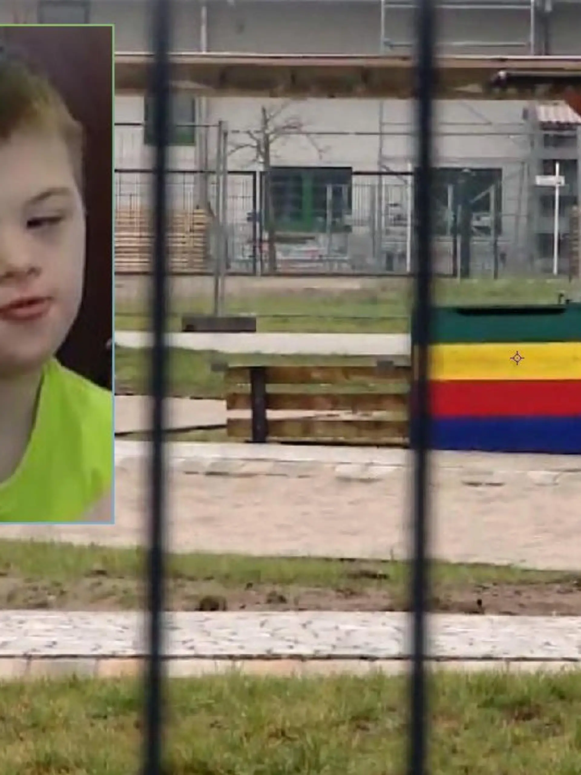 Wurde der kleine Max von der Direktorin einer Förderschule misshandelt? 25 Minuten soll sie den Neunjährigen mit Down-Syndrom in eine Holzkiste gesperrt haben. Weil ältere Mitschülerinnen das Vorgehen der Fachkraft fragwürdig finden, informieren sie Mutter Mandy und Stiefvater Björn – die sind beim Eintreffen geschockt.