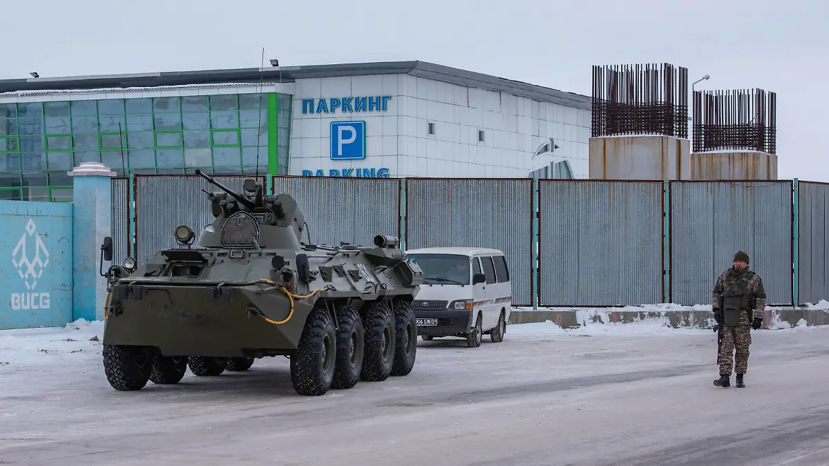  Kazakhstan Protests 6737360 07.01.2022 An armored personnel carrier is seen on a street in Nursultan, Kazakhstan. Mass actions take place in Kazakhstan caused by the rise in prices for liquefied gas. Kazakhstan s President Kassym-Jomart Tokayev has imposed a state of emergency on the territory of the country until January 19. Vladislav Vodnev / Sputnik Nur-Sultan Kazakhstan PUBLICATIONxINxGERxSUIxAUTxONLY Copyright: xVladislavxVodnevx