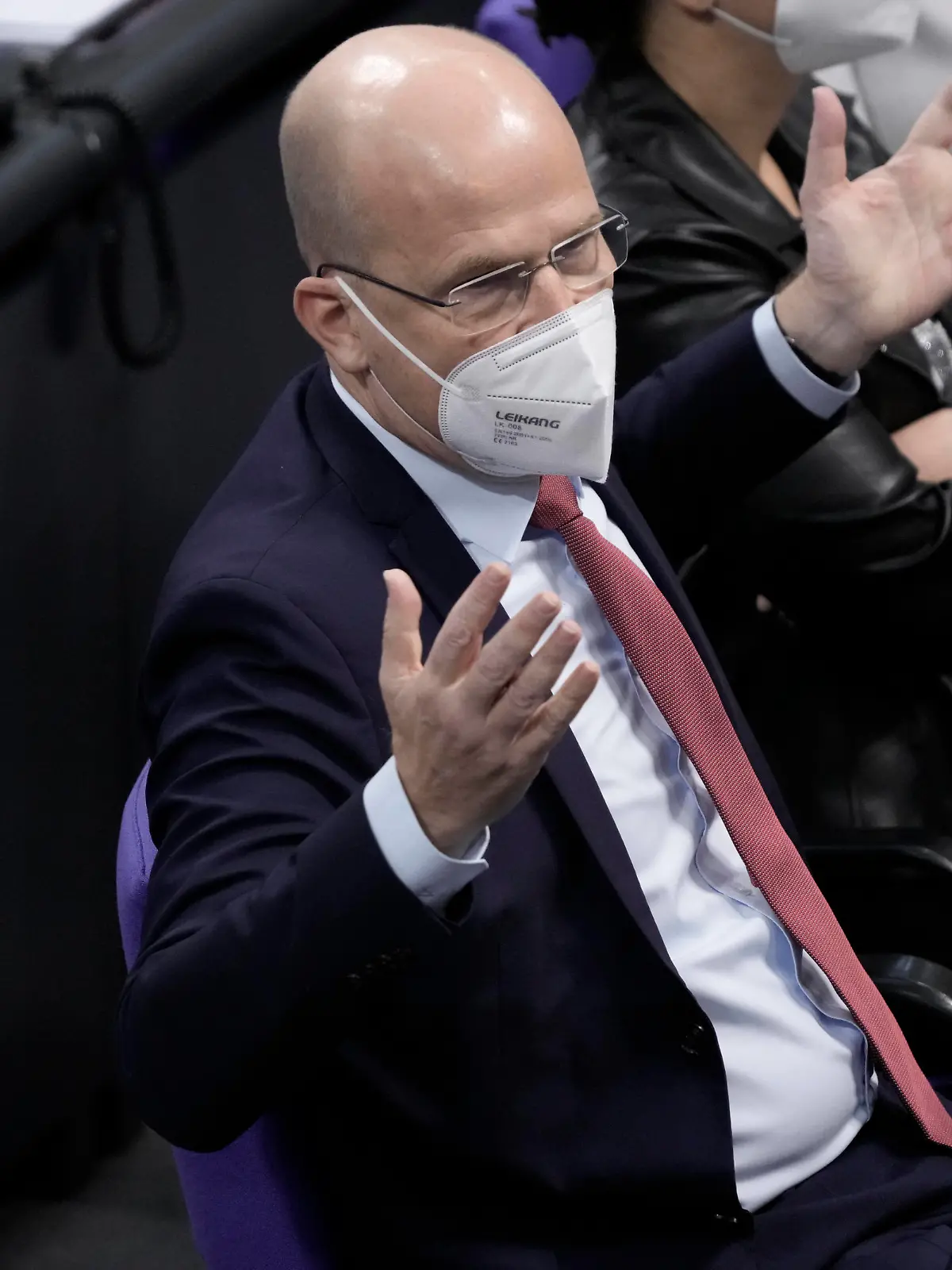  Deutscher Bundestag, 7. Plenarsitzung Aktuell,10.12.2021 Berlin, Ralph Brinkhaus von der CDU reckt mit einer Handgeste unverstaendnisvoll die Haende in die Hoehe bei der 7. Sitzung des Deutschen Bundestag in Berlin Berlin Berlin Deutschland *** German Bundestag, 7 plenary session News,10 12 2021 Berlin, Ralph Brinkhaus of the CDU gestures with his hands up in a gesture of disbelief during the 7 session of the German Bundestag in Berlin Berlin Germany