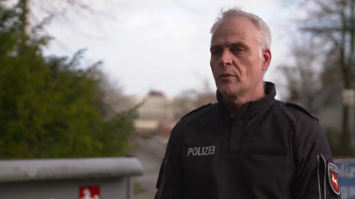 Stephan Klatte von der Polizei Oldenburg gibt Interview