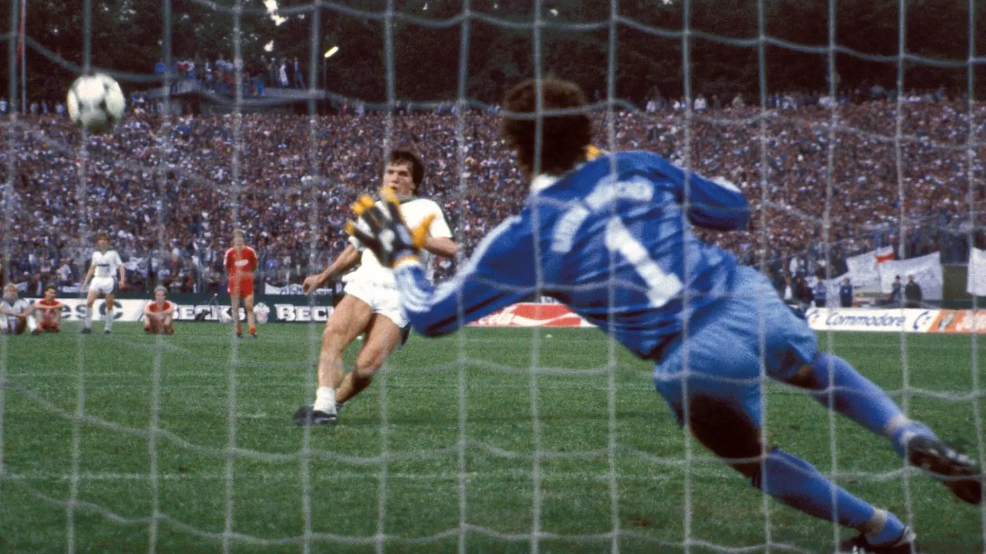 Lothar Matthäus hinten, Gladbach verschießt im Pokalfinale den entscheidenden Elfmeter gegen die Bayern bevor er zur nächsten Saison Richtung München wechselt...
